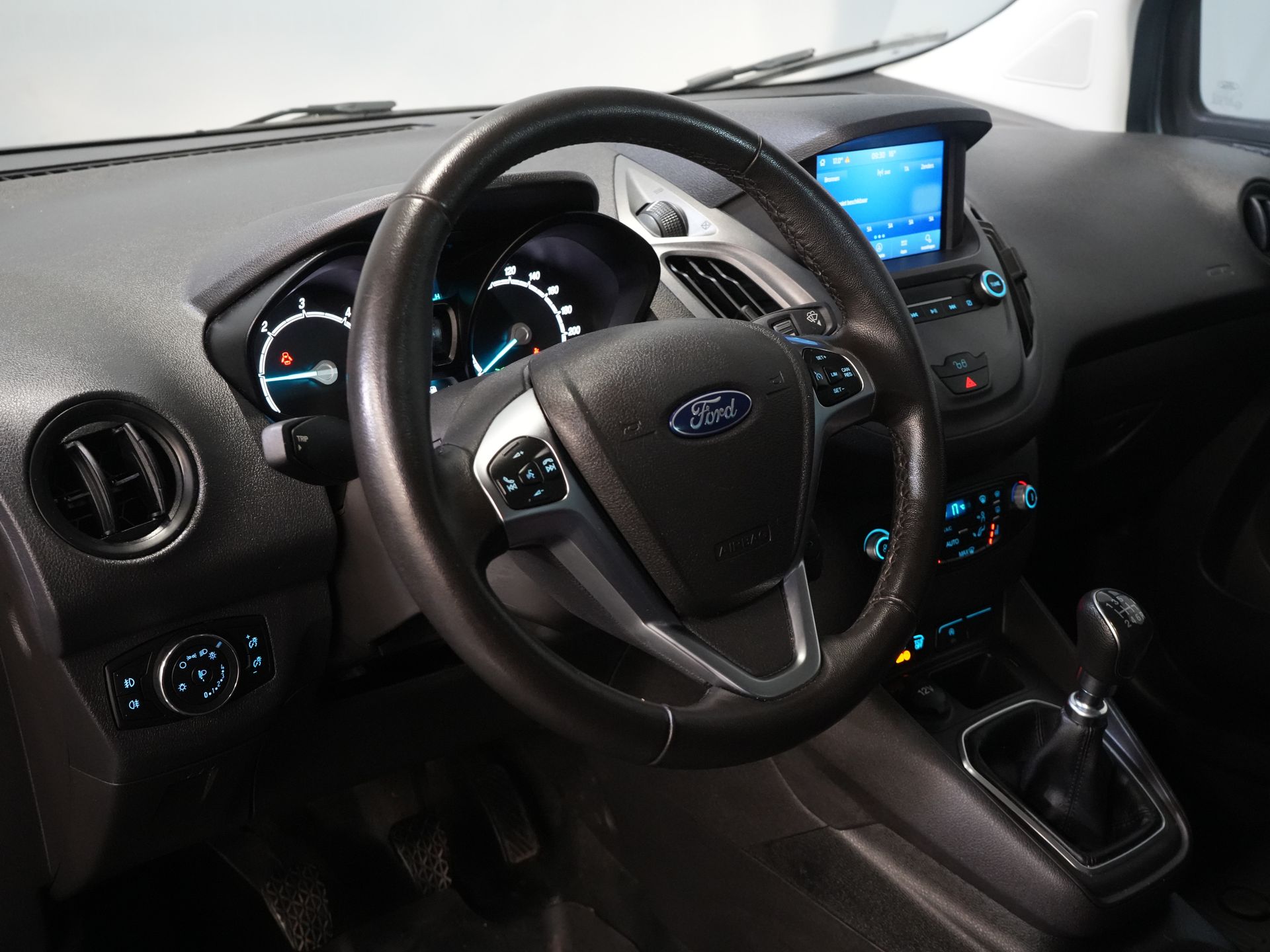 Ford Transit Courier Bestelbus 1.5 TDCI 100 pk Limited Stoelverw./ Voorruitverw./ Navi/ Carplay/ Camera/ Climate/ PDC/ LMV/ Cruise/ Trekhaak 13