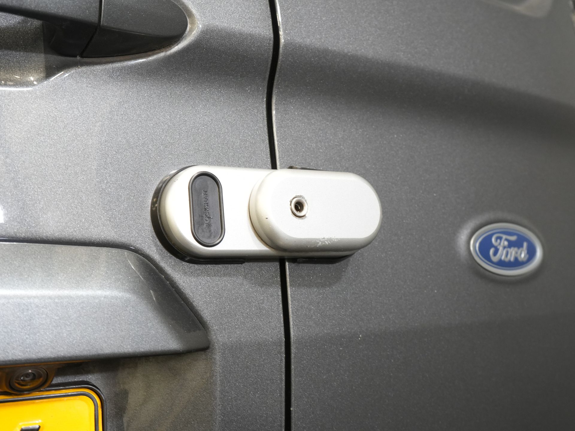 Ford Transit Courier Bestelbus 1.5 TDCI 100 pk Limited Stoelverw./ Voorruitverw./ Navi/ Carplay/ Camera/ Climate/ PDC/ LMV/ Cruise/ Trekhaak 17