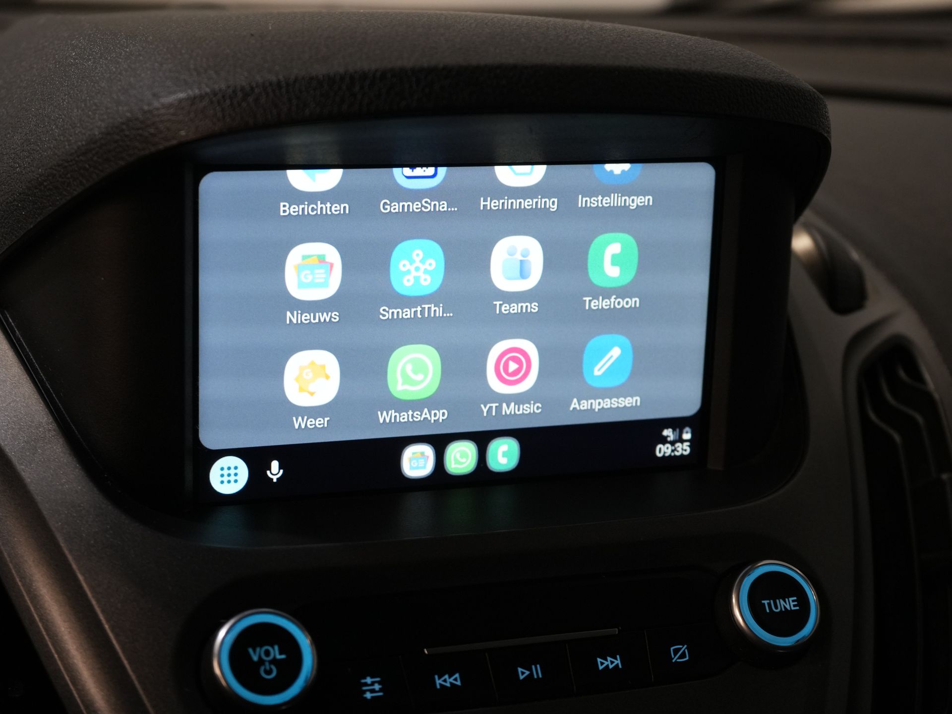 Ford Transit Courier Bestelbus 1.5 TDCI 100 pk Limited Stoelverw./ Voorruitverw./ Navi/ Carplay/ Camera/ Climate/ PDC/ LMV/ Cruise/ Trekhaak 26