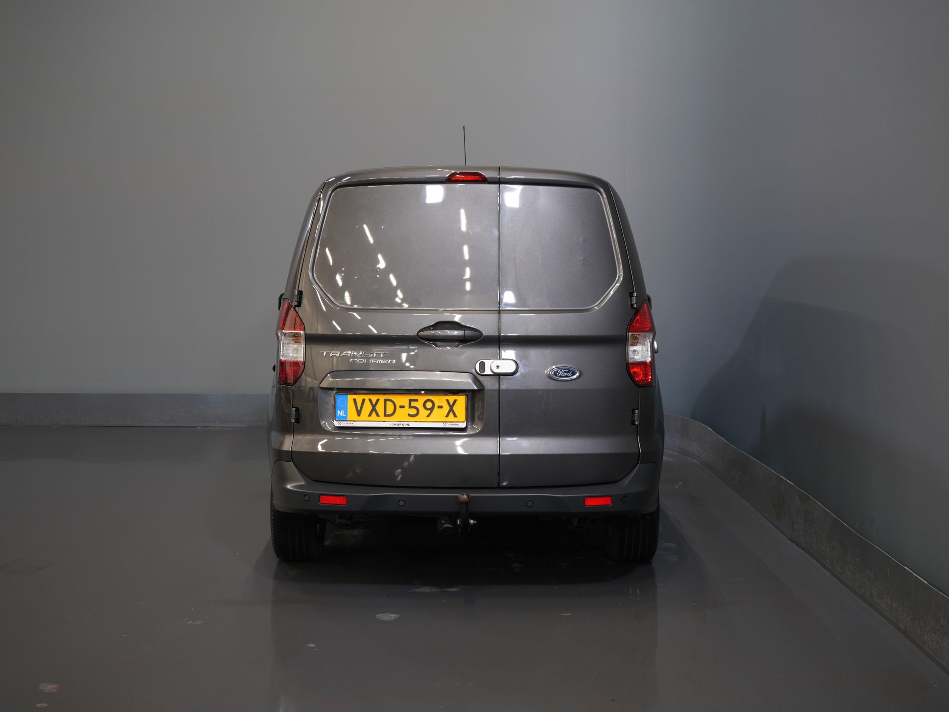 Ford Transit Courier Bestelbus 1.5 TDCI 100 pk Limited Stoelverw./ Voorruitverw./ Navi/ Carplay/ Camera/ Climate/ PDC/ LMV/ Cruise/ Trekhaak 5