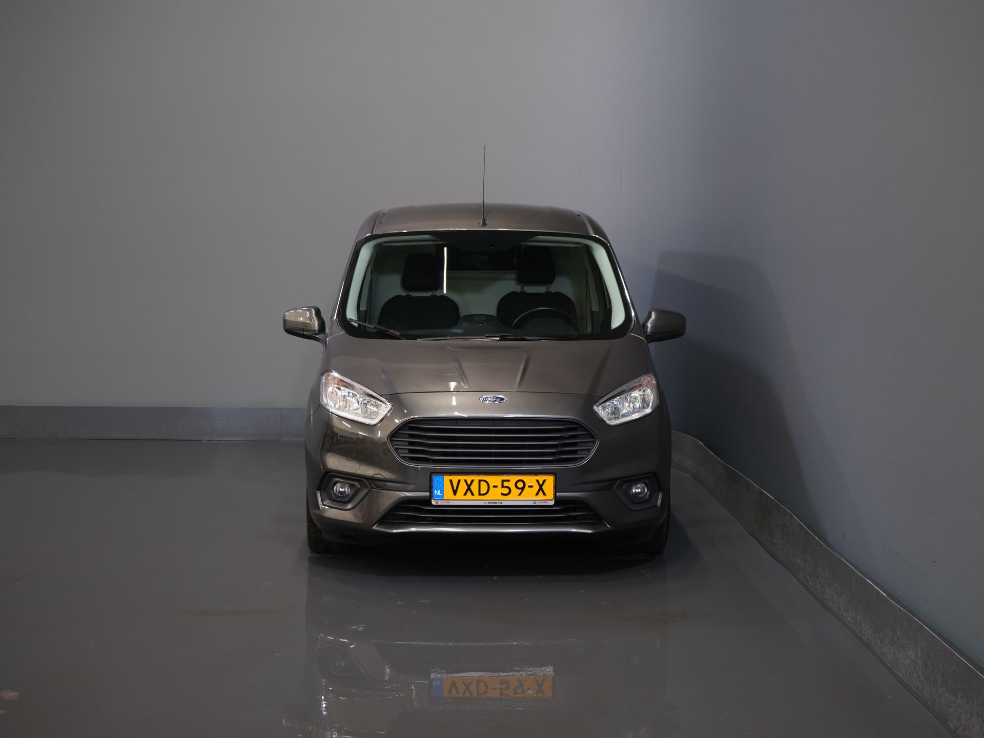 Ford Transit Courier Bestelbus 1.5 TDCI 100 pk Limited Stoelverw./ Voorruitverw./ Navi/ Carplay/ Camera/ Climate/ PDC/ LMV/ Cruise/ Trekhaak 6