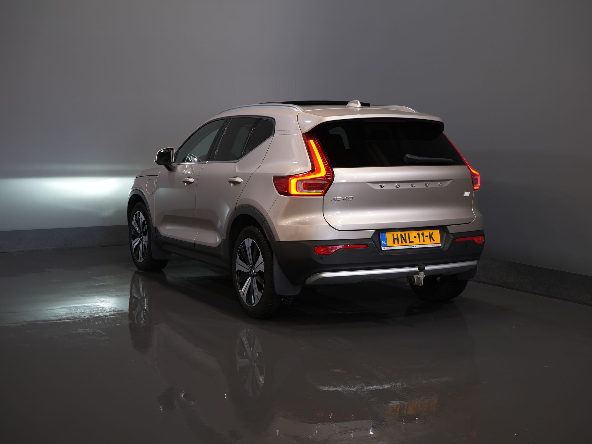 Volvo XC40 SUV 1.5 PHEV Ultimate Bright Pano/ Leder/ Harman & Kardon/ Mem.stoel/ Elek.Trekhaak/ Adapt.cruise/ LED/ Stoelverw./ Stuurvew./ Elek. 1