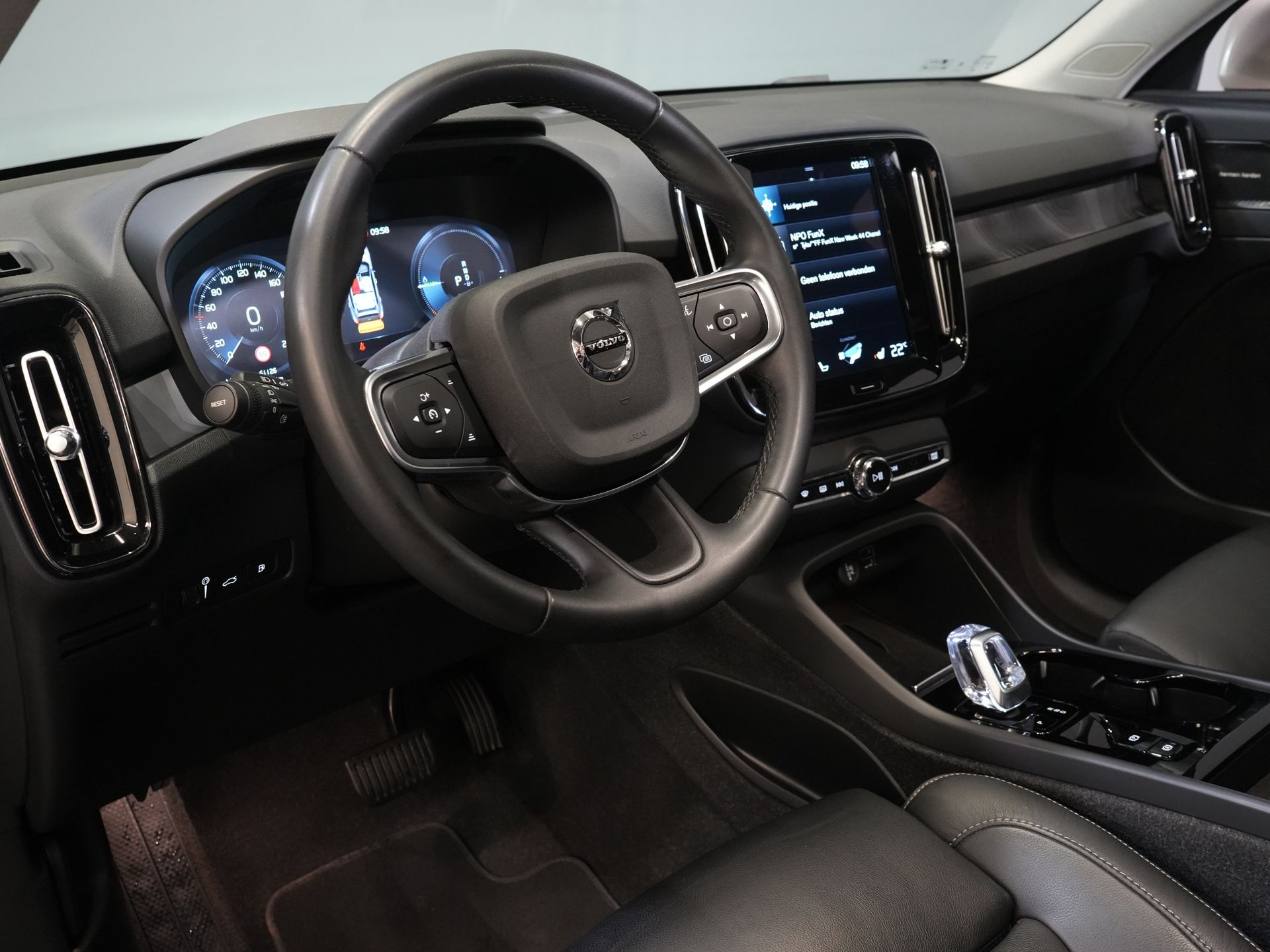 Volvo XC40 SUV 1.5 PHEV Ultimate Bright Pano/ Leder/ Harman & Kardon/ Mem.stoel/ Elek.Trekhaak/ Adapt.cruise/ LED/ Stoelverw./ Stuurvew./ Elek. 13