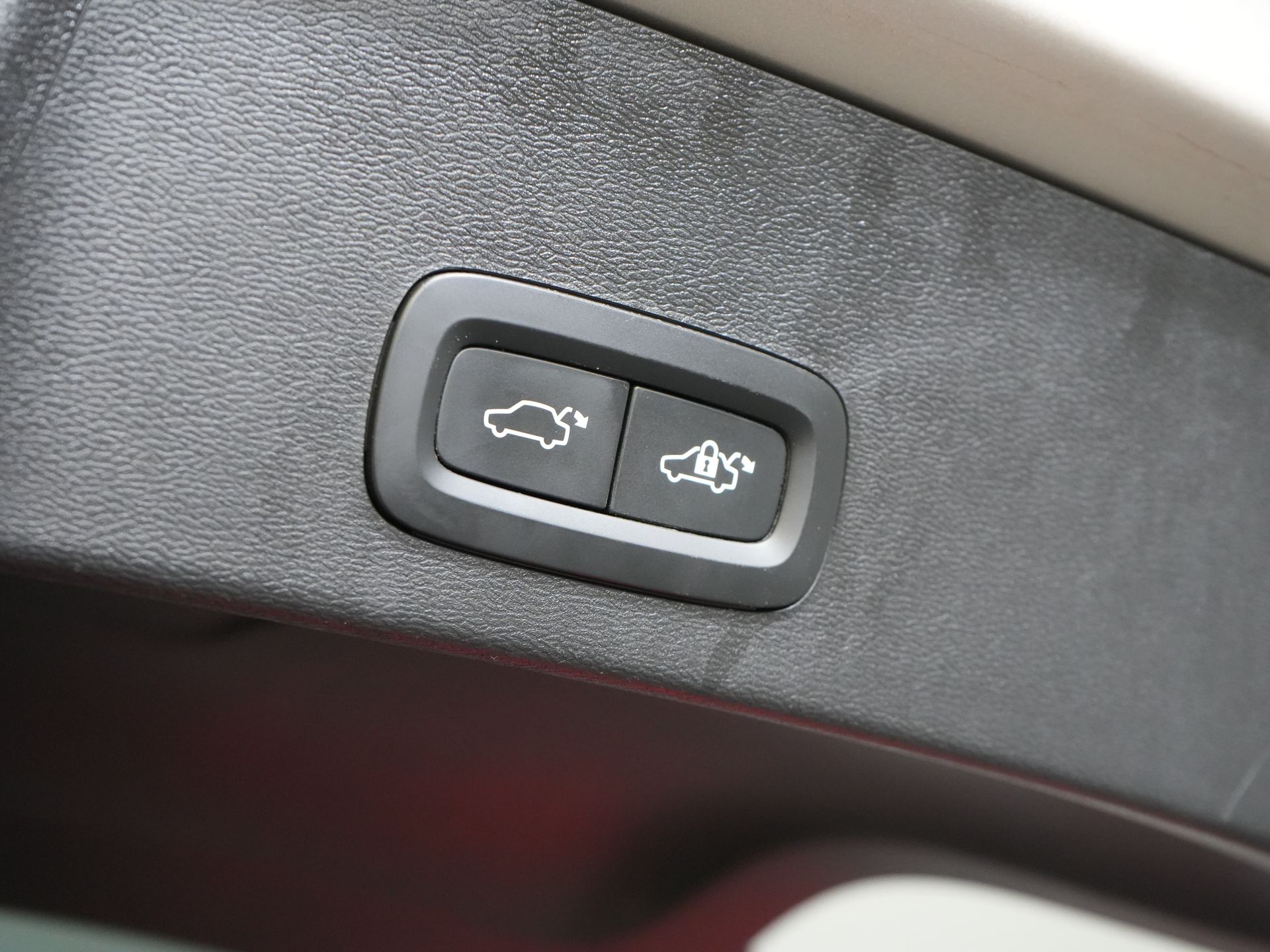 Volvo XC40 SUV 1.5 PHEV Ultimate Bright Pano/ Leder/ Harman & Kardon/ Mem.stoel/ Elek.Trekhaak/ Adapt.cruise/ LED/ Stoelverw./ Stuurvew./ Elek. 16