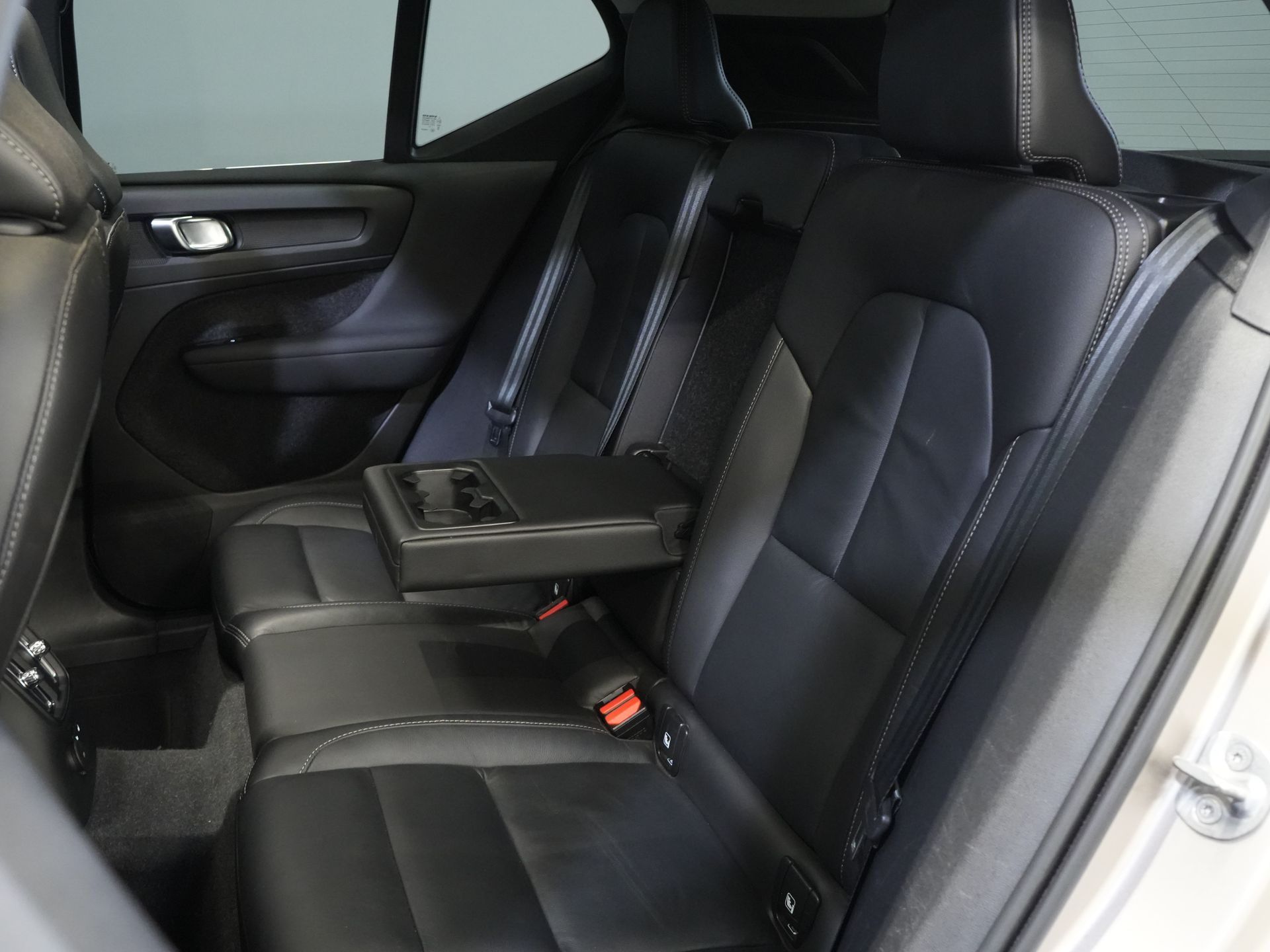 Volvo XC40 SUV 1.5 PHEV Ultimate Bright Pano/ Leder/ Harman & Kardon/ Mem.stoel/ Elek.Trekhaak/ Adapt.cruise/ LED/ Stoelverw./ Stuurvew./ Elek. 19