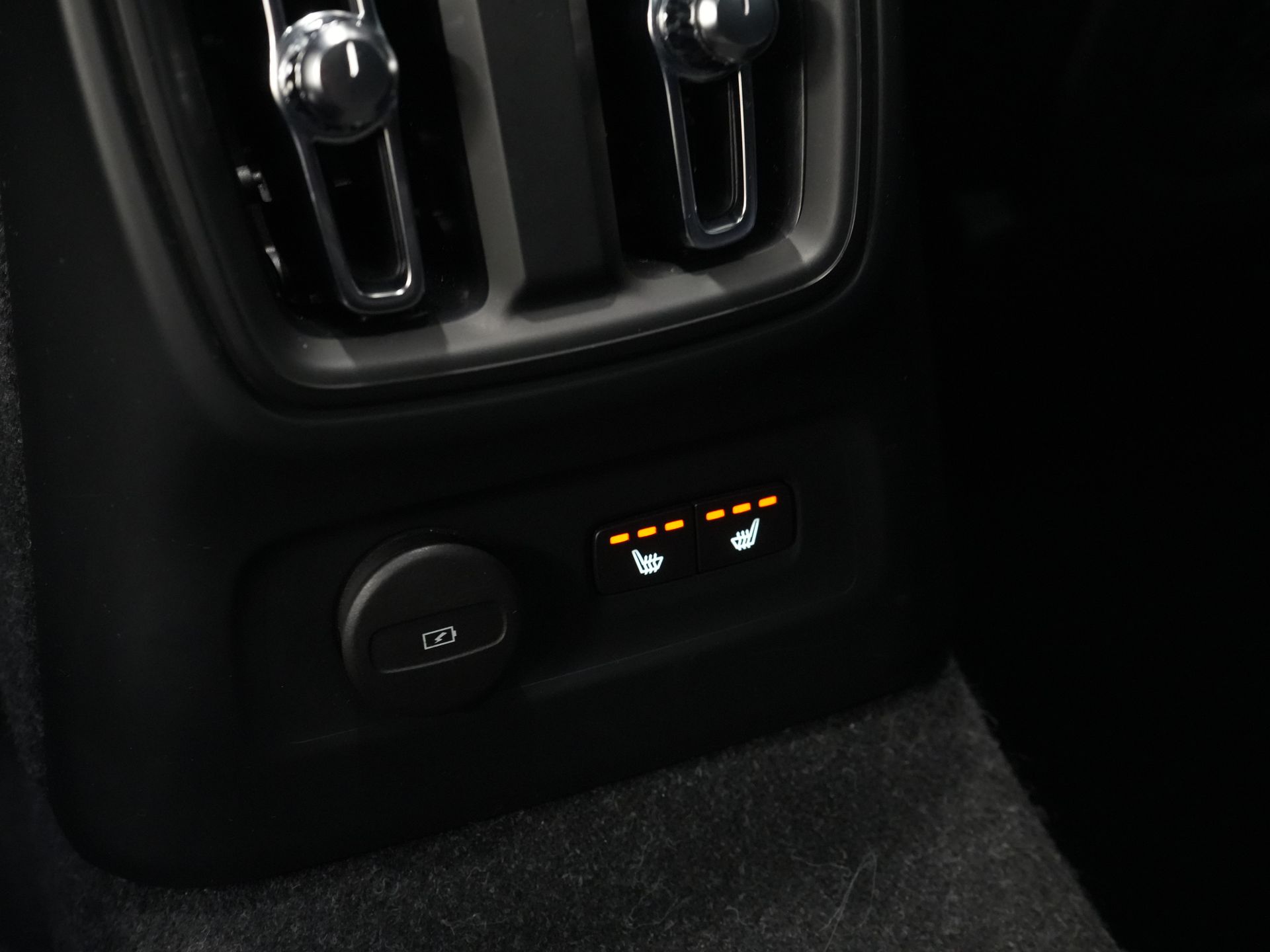 Volvo XC40 SUV 1.5 PHEV Ultimate Bright Pano/ Leder/ Harman & Kardon/ Mem.stoel/ Elek.Trekhaak/ Adapt.cruise/ LED/ Stoelverw./ Stuurvew./ Elek. 20