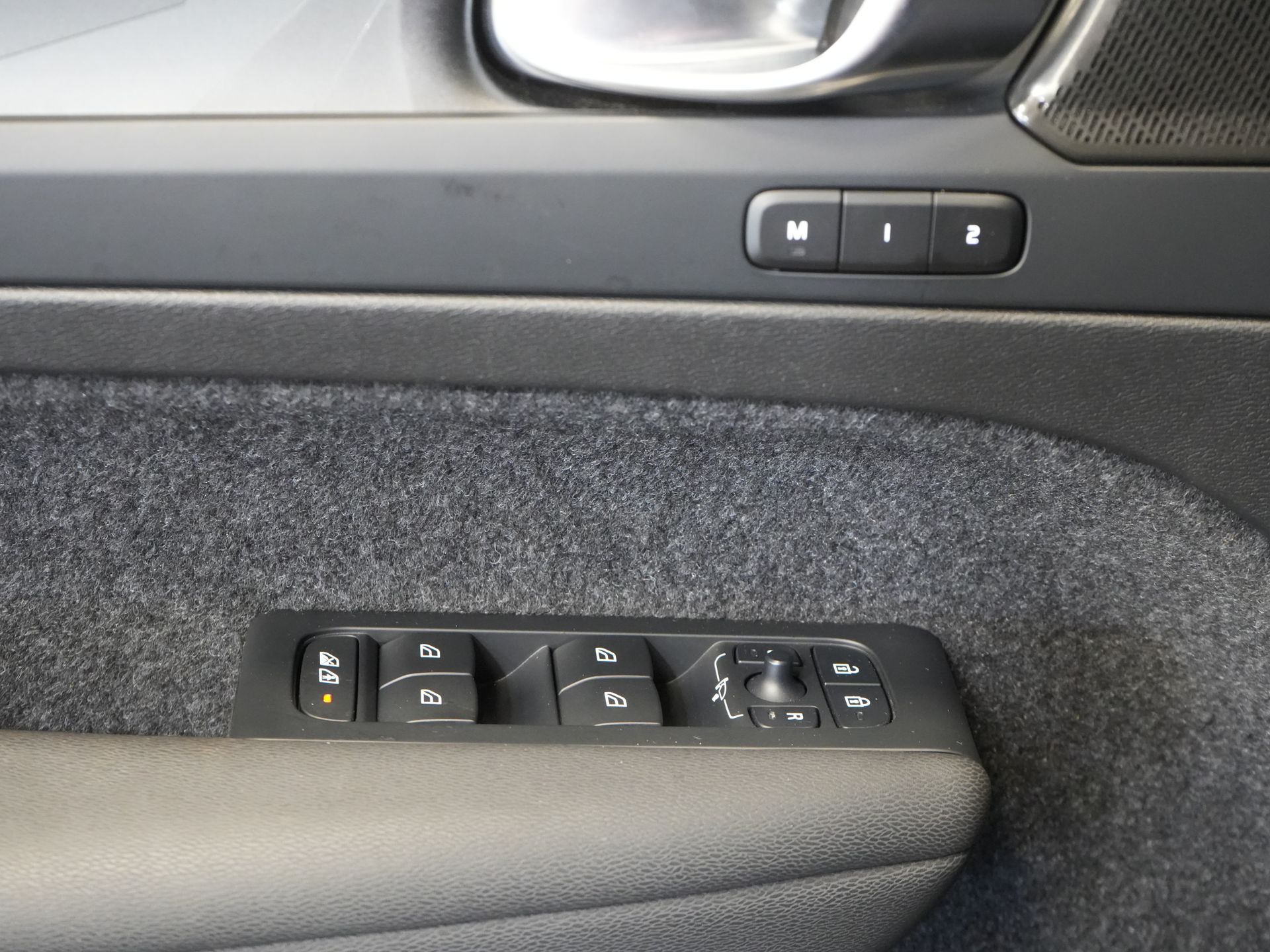 Volvo XC40 SUV 1.5 PHEV Ultimate Bright Pano/ Leder/ Harman & Kardon/ Mem.stoel/ Elek.Trekhaak/ Adapt.cruise/ LED/ Stoelverw./ Stuurvew./ Elek. 22