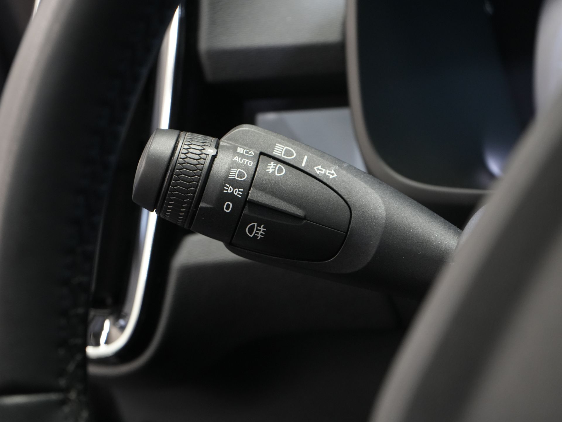 Volvo XC40 SUV 1.5 PHEV Ultimate Bright Pano/ Leder/ Harman & Kardon/ Mem.stoel/ Elek.Trekhaak/ Adapt.cruise/ LED/ Stoelverw./ Stuurvew./ Elek. 24