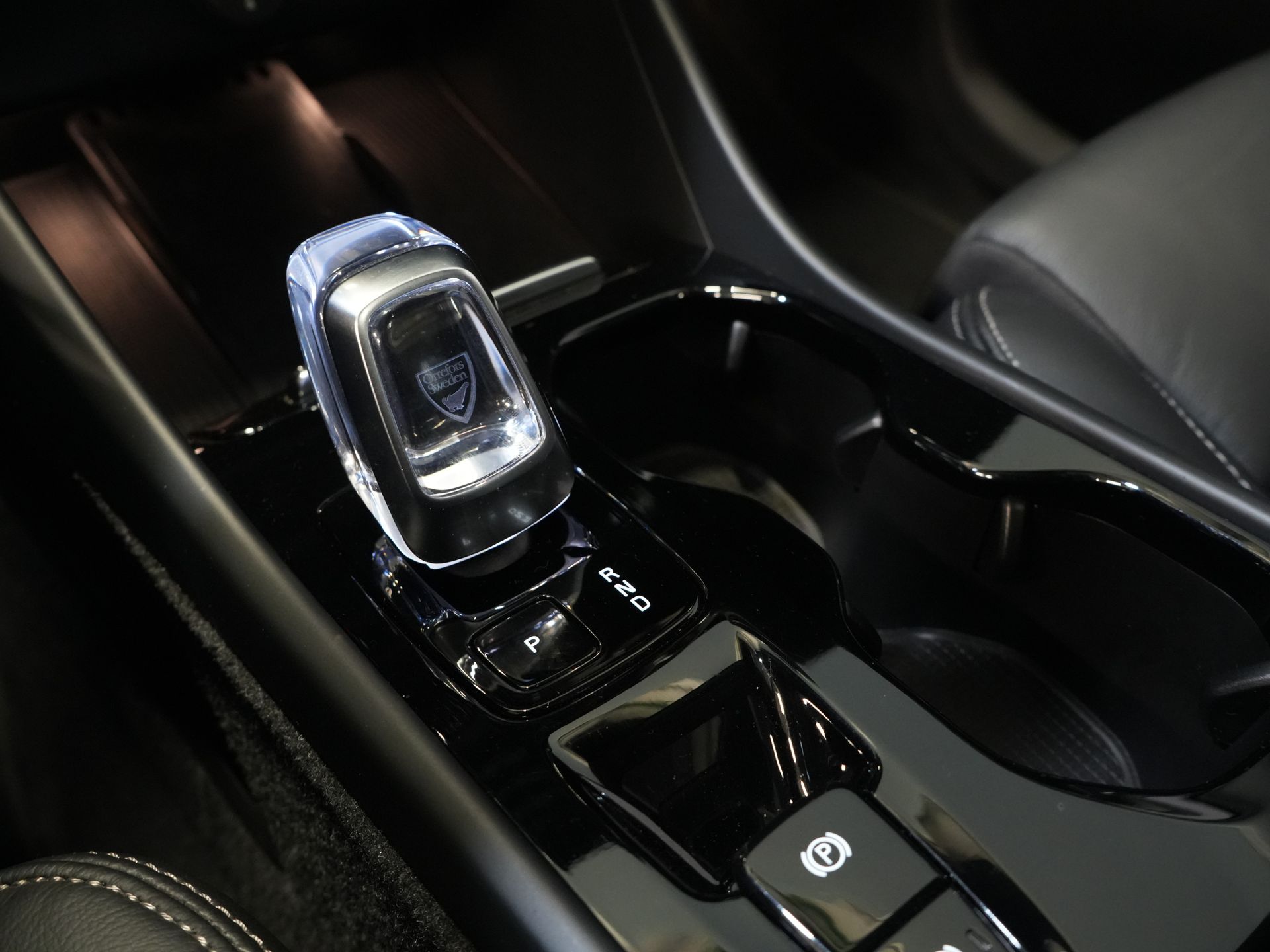 Volvo XC40 SUV 1.5 PHEV Ultimate Bright Pano/ Leder/ Harman & Kardon/ Mem.stoel/ Elek.Trekhaak/ Adapt.cruise/ LED/ Stoelverw./ Stuurvew./ Elek. 27