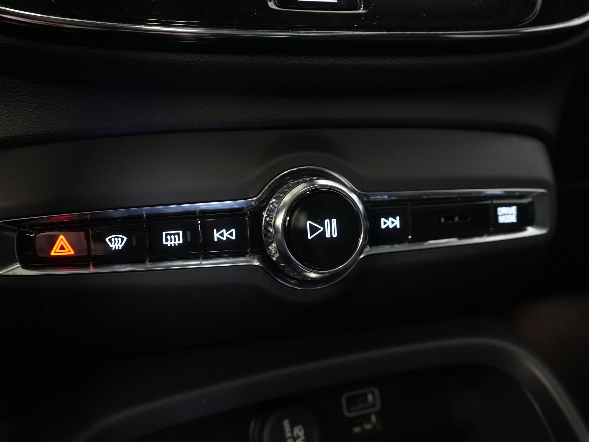 Volvo XC40 SUV 1.5 PHEV Ultimate Bright Pano/ Leder/ Harman & Kardon/ Mem.stoel/ Elek.Trekhaak/ Adapt.cruise/ LED/ Stoelverw./ Stuurvew./ Elek. 29