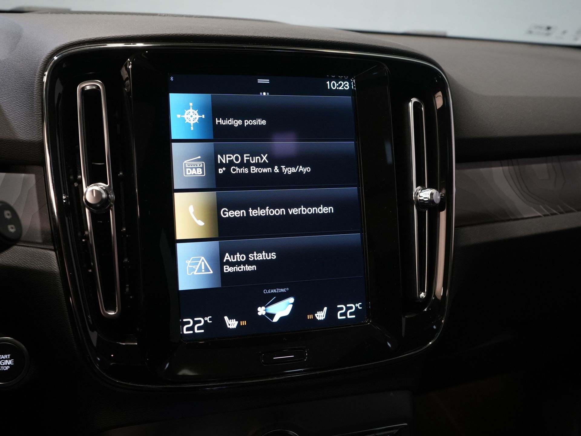 Volvo XC40 SUV 1.5 PHEV Ultimate Bright Pano/ Leder/ Harman & Kardon/ Mem.stoel/ Elek.Trekhaak/ Adapt.cruise/ LED/ Stoelverw./ Stuurvew./ Elek. 30