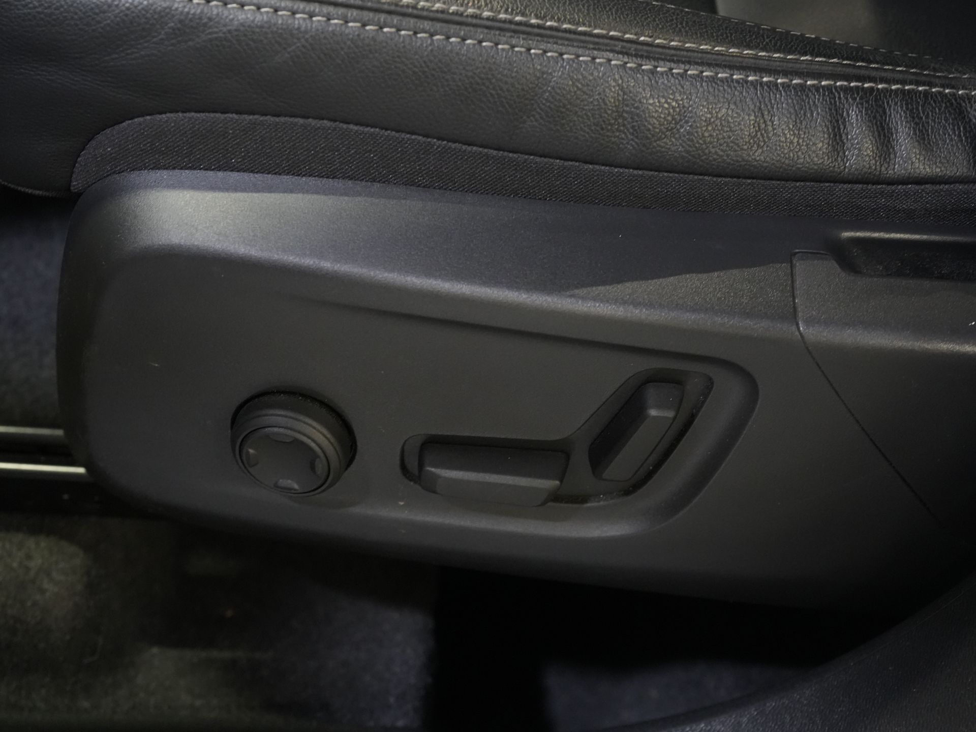 Volvo XC40 SUV 1.5 PHEV Ultimate Bright Pano/ Leder/ Harman & Kardon/ Mem.stoel/ Elek.Trekhaak/ Adapt.cruise/ LED/ Stoelverw./ Stuurvew./ Elek. 39