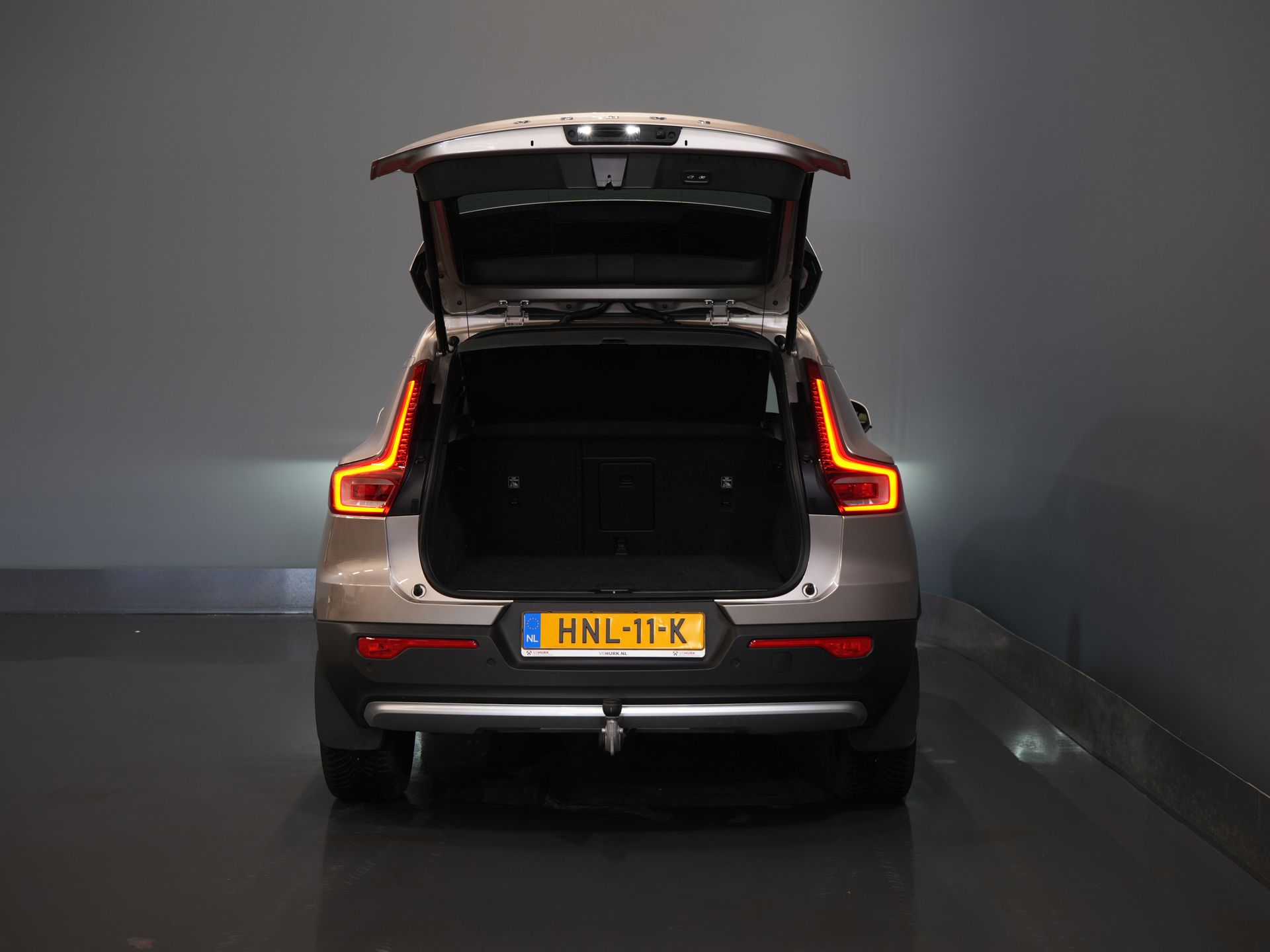 Volvo XC40 SUV 1.5 PHEV Ultimate Bright Pano/ Leder/ Harman & Kardon/ Mem.stoel/ Elek.Trekhaak/ Adapt.cruise/ LED/ Stoelverw./ Stuurvew./ Elek. 4