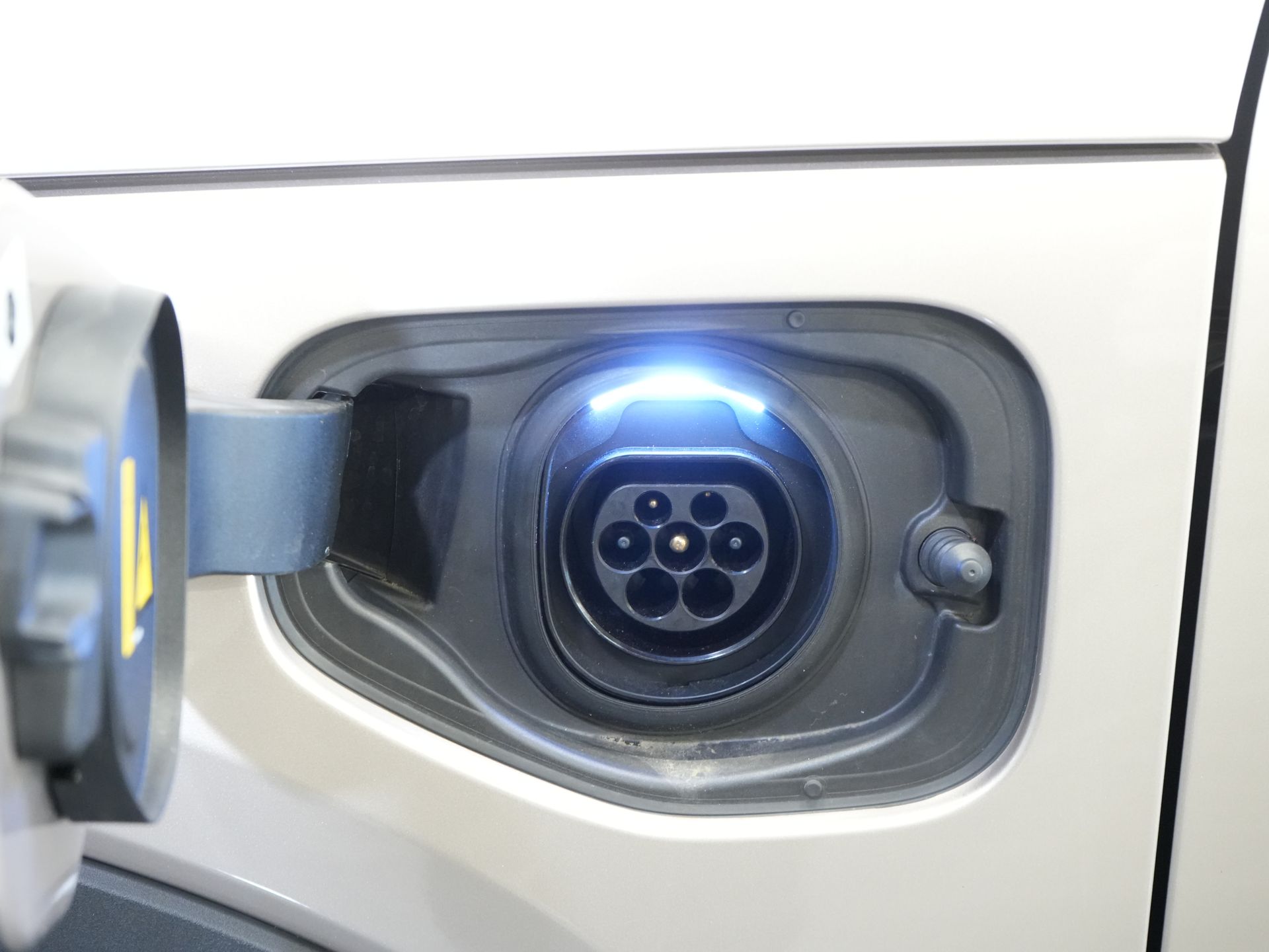 Volvo XC40 SUV 1.5 PHEV Ultimate Bright Pano/ Leder/ Harman & Kardon/ Mem.stoel/ Elek.Trekhaak/ Adapt.cruise/ LED/ Stoelverw./ Stuurvew./ Elek. 40