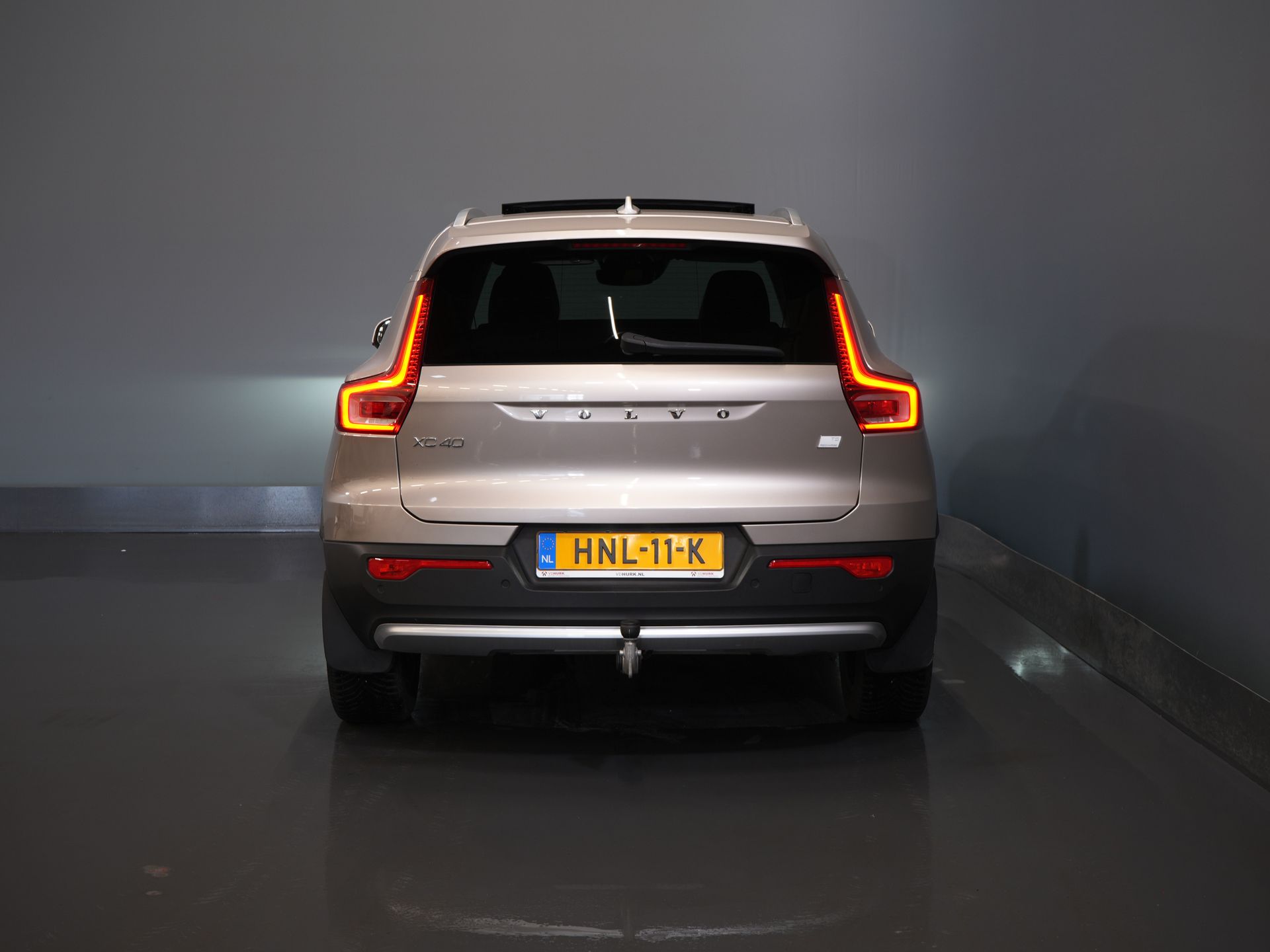 Volvo XC40 SUV 1.5 PHEV Ultimate Bright Pano/ Leder/ Harman & Kardon/ Mem.stoel/ Elek.Trekhaak/ Adapt.cruise/ LED/ Stoelverw./ Stuurvew./ Elek. 5