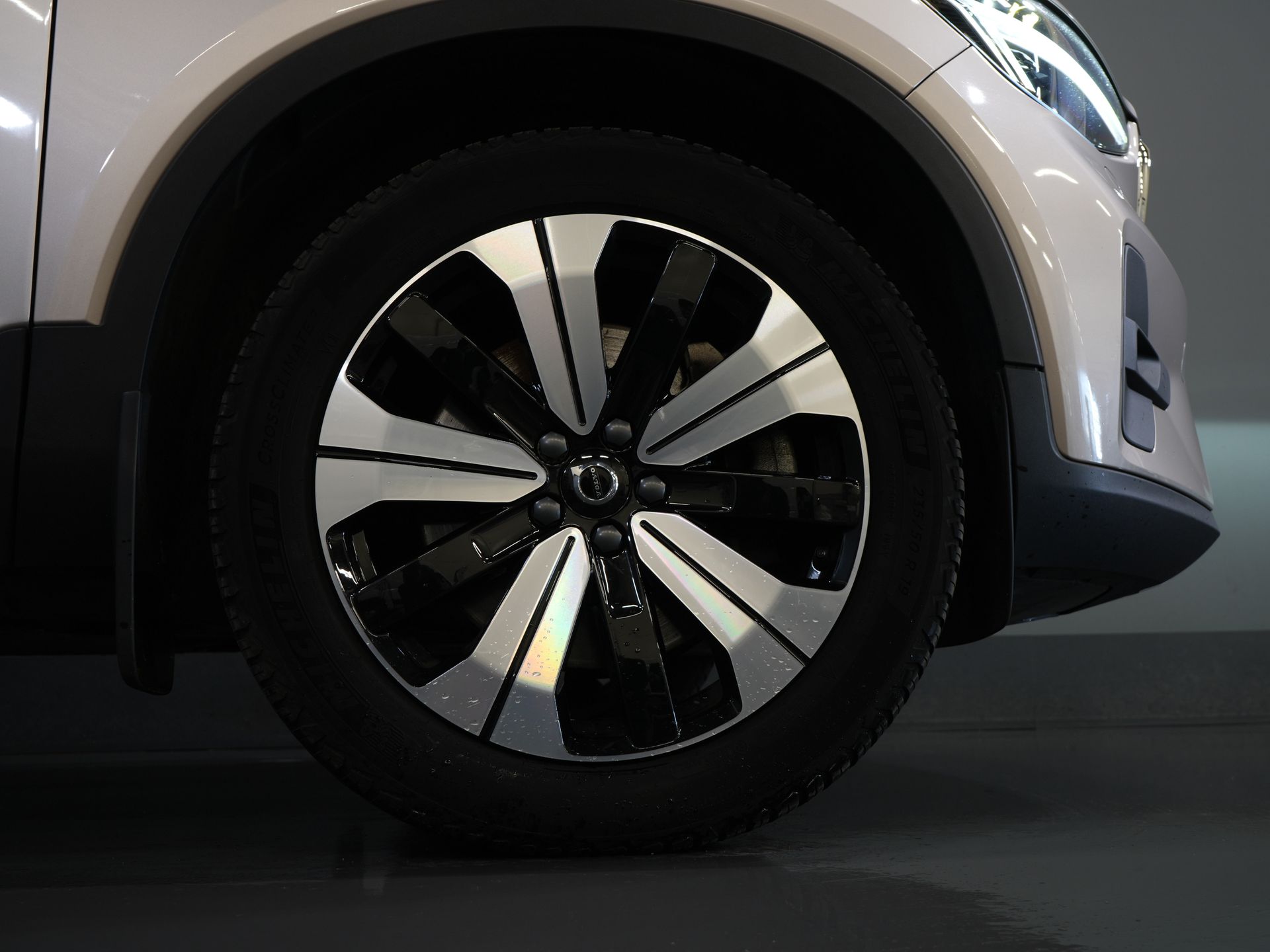 Volvo XC40 SUV 1.5 PHEV Ultimate Bright Pano/ Leder/ Harman & Kardon/ Mem.stoel/ Elek.Trekhaak/ Adapt.cruise/ LED/ Stoelverw./ Stuurvew./ Elek. 8