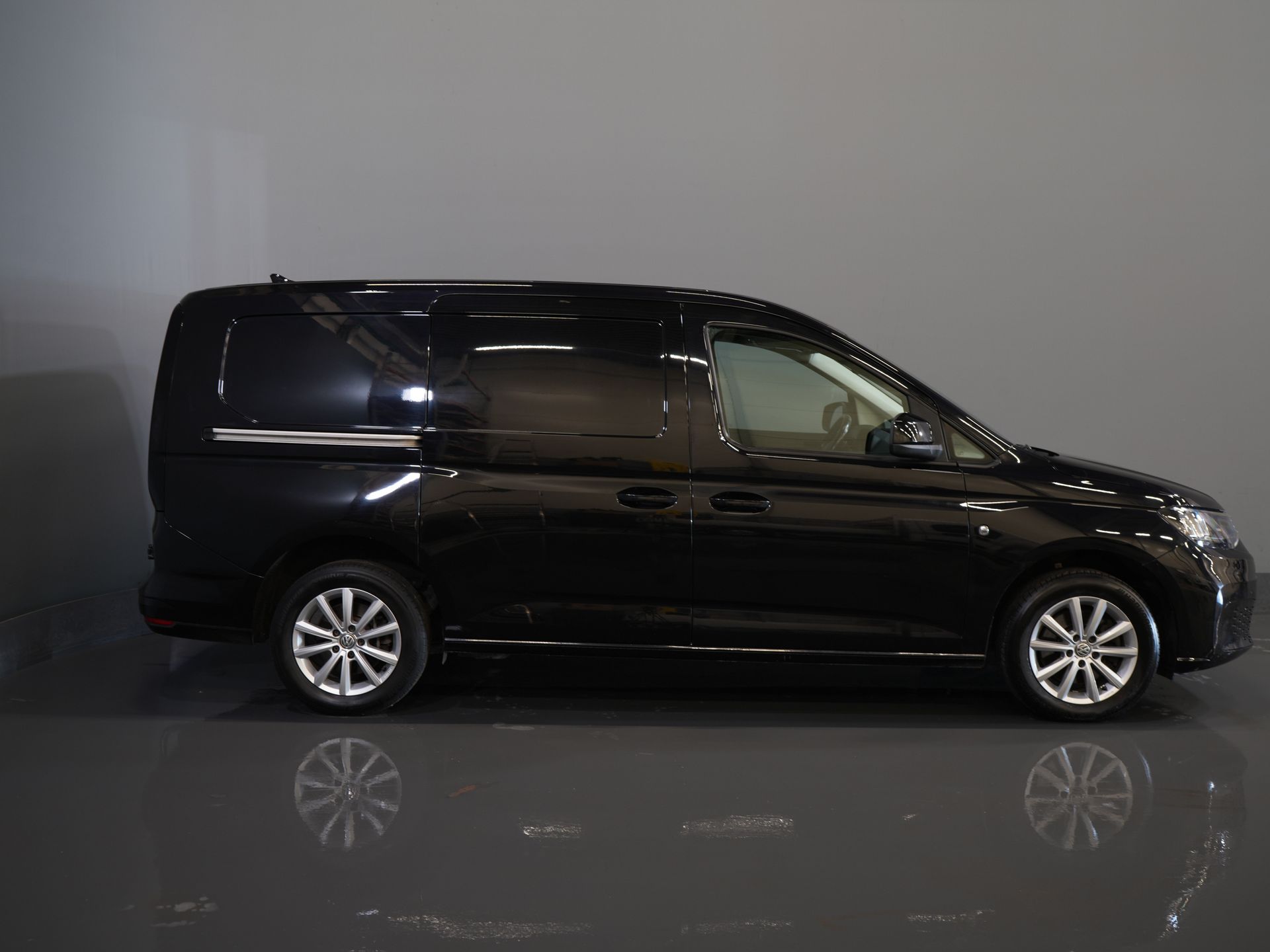 Volkswagen Caddy Cargo Maxi Bestelbus 2.0 TDI 125 pk DSG Aut. Standkachel/ Stoelverw./ Carplay/ Airco/ Cruise/ PDC/ 16”LMV/ Trekhaak 10