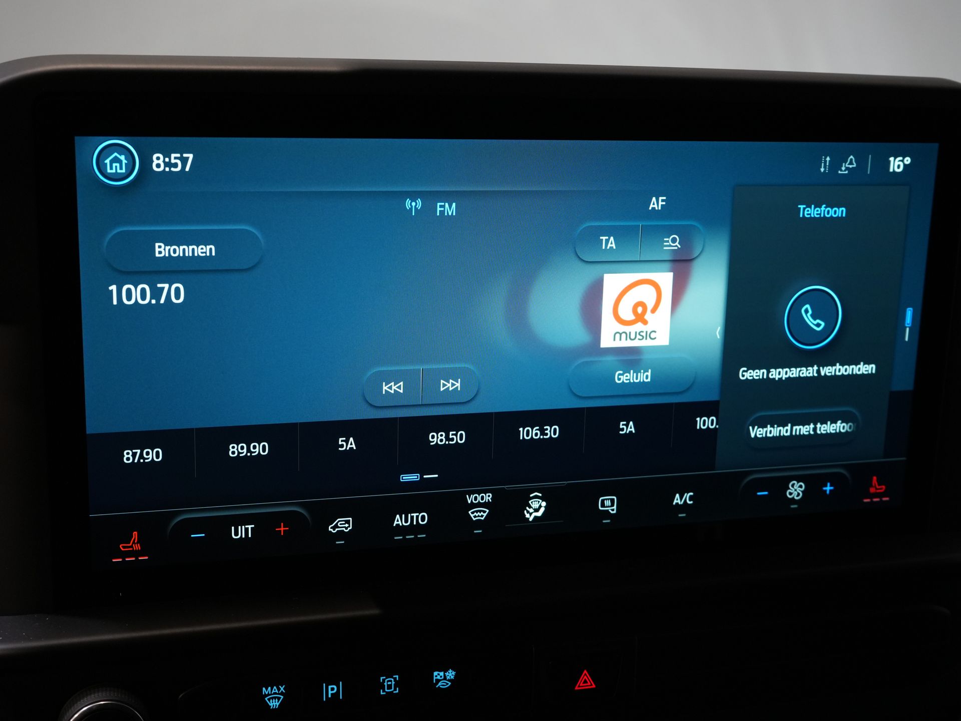 Ford E-Transit Custom Bestelbus Trend 65 kWh 330 km WLTP 218 pk Garantie t/m 2027/ LED/ Standkachel/ Snellader/ 2.3t Trekverm./ Stoelverw./ Carplay/ Climate/ Ca 21