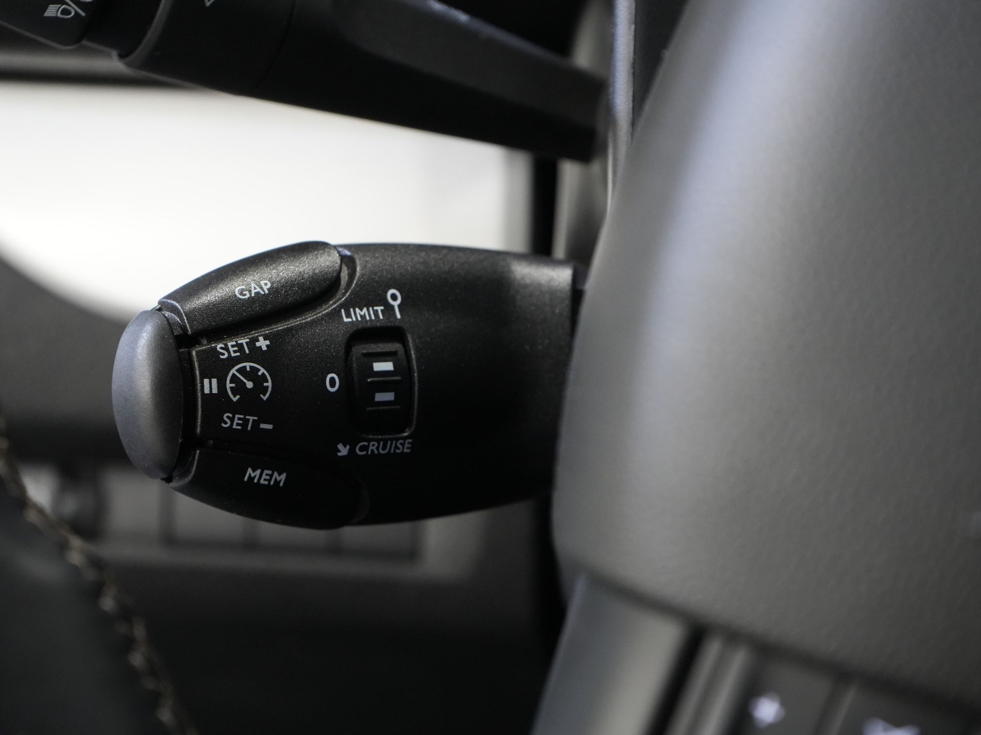 Opel Vivaro Bestelbus 2.0 CDTI 145 pk L3 Adapt.Cruise/ 2.5t Trekverm./ Carplay/ Keyless/ Climate/ Camera/ PDC 18