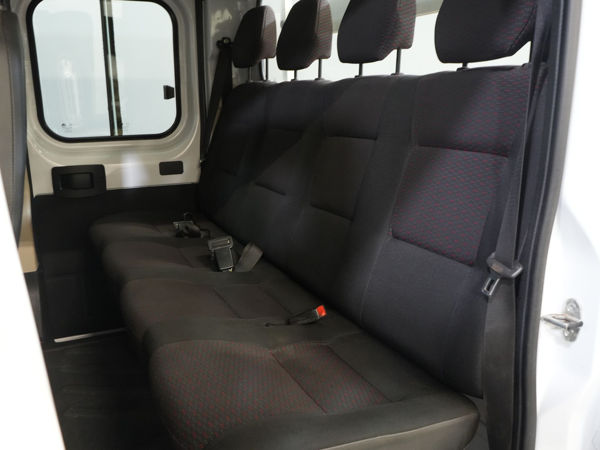 Opel Movano Open laadbak 2.2 140 pk DC Dubbel Cabine Open Laadbak/ 7 Pers./ 2.5t Trekverm./ Cruise/ Airco/ 288x215x35/ Pick up 15