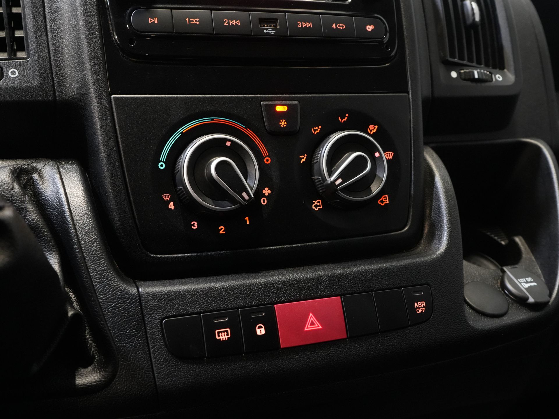 Opel Movano Open laadbak 2.2 140 pk DC Dubbel Cabine Open Laadbak/ 7 Pers./ 2.5t Trekverm./ Cruise/ Airco/ 288x215x35/ Pick up 19