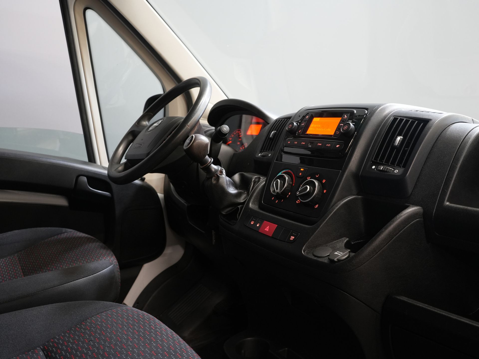 Opel Movano Open laadbak 2.2 140 pk DC Dubbel Cabine Open Laadbak/ 7 Pers./ 2.5t Trekverm./ Cruise/ Airco/ 288x215x35/ Pick up 2