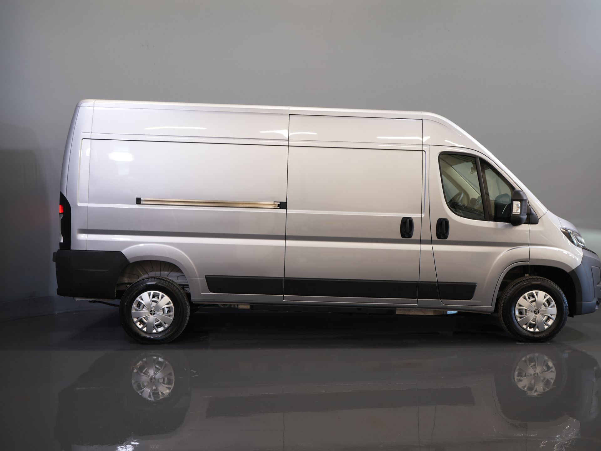 Peugeot e-Boxer Bestelbus L3H2 110 kWh 420km WLTP Adapt.Cruise/ Snellader/ LED/ Carplay/ Climate/ Camera/ Omvormer/ Navi/ PDC 10
