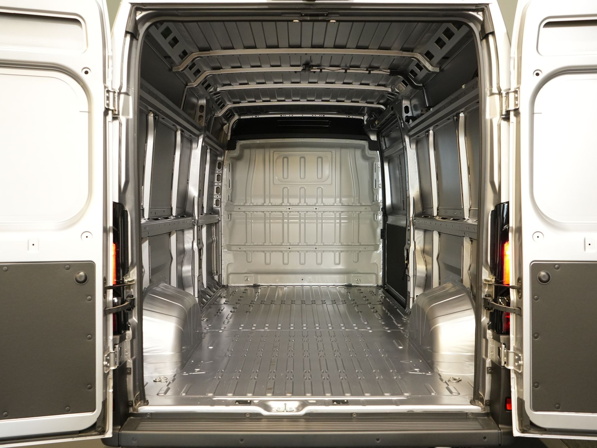 Peugeot e-Boxer Bestelbus L3H2 110 kWh 420km WLTP Adapt.Cruise/ Snellader/ LED/ Carplay/ Climate/ Camera/ Omvormer/ Navi/ PDC 14