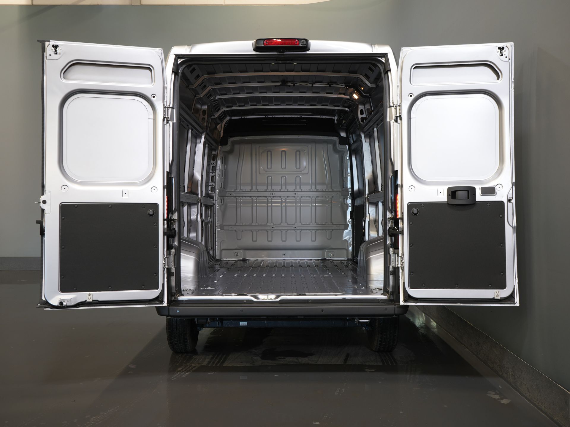 Peugeot e-Boxer Bestelbus L3H2 110 kWh 420km WLTP Adapt.Cruise/ Snellader/ LED/ Carplay/ Climate/ Camera/ Omvormer/ Navi/ PDC 4