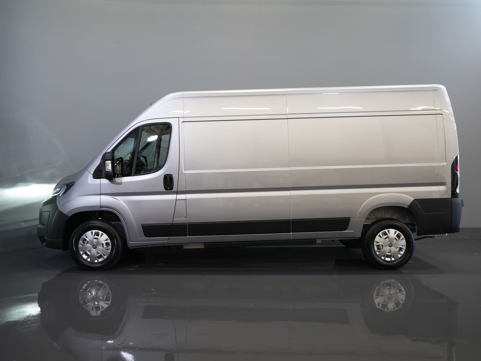 Fiat E-Ducato Bestelbus (Peugeot e-Boxer) L3H2 110 kWh 420km WLTP Adapt.Cruise/ Snellader/ LED/ Carplay/ Climate/ Camera/ Omvormer/ Navi/ PDC 9