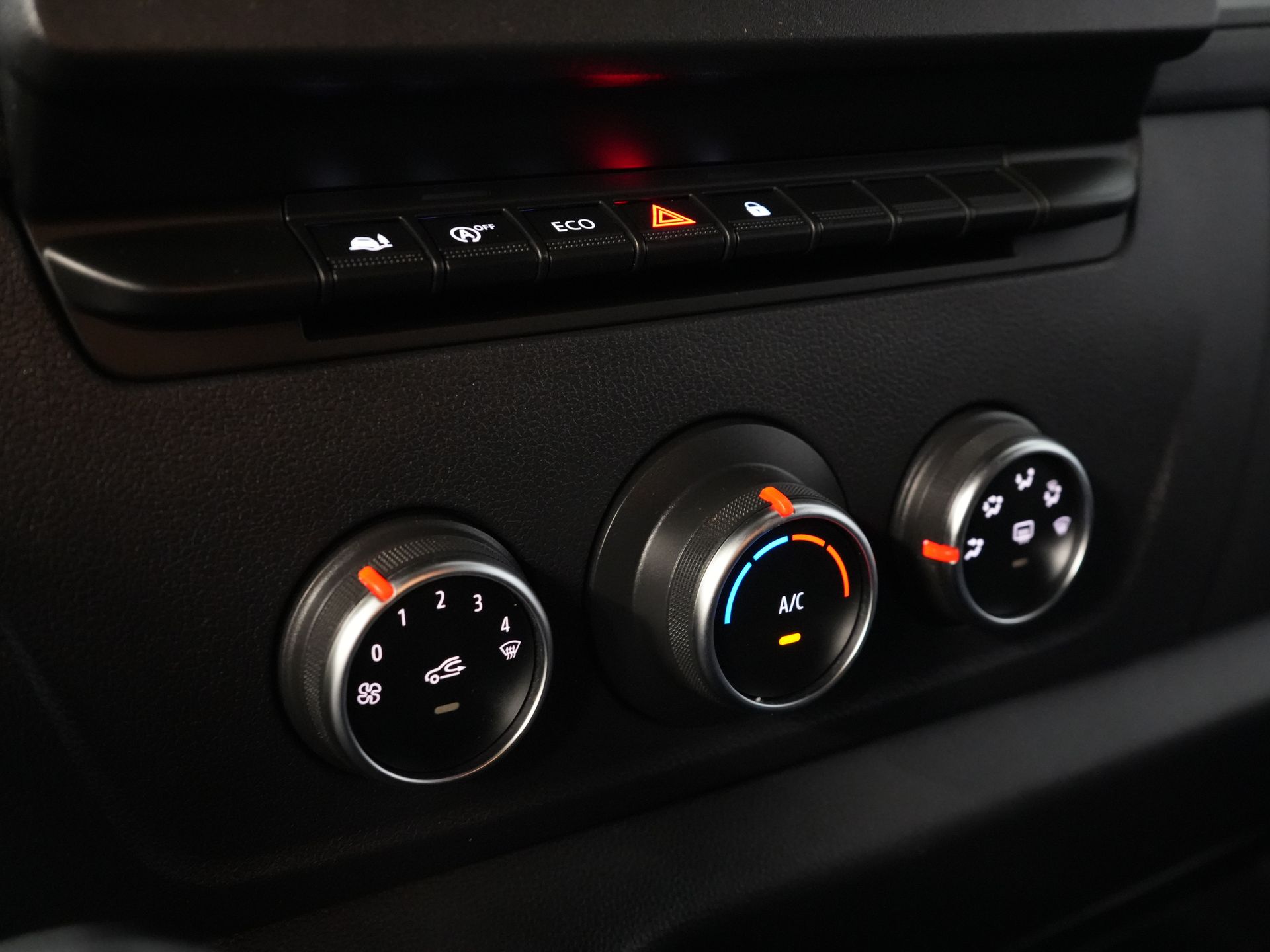 Renault Master Open laadbak 2.3 dCi 150 pk DC Dubbel Cabine Open laadbak/ 7 Pers./ 2.5t Trekverm./ Airco/ Trekhaak/ 242x204x40/ Pick-Up 19