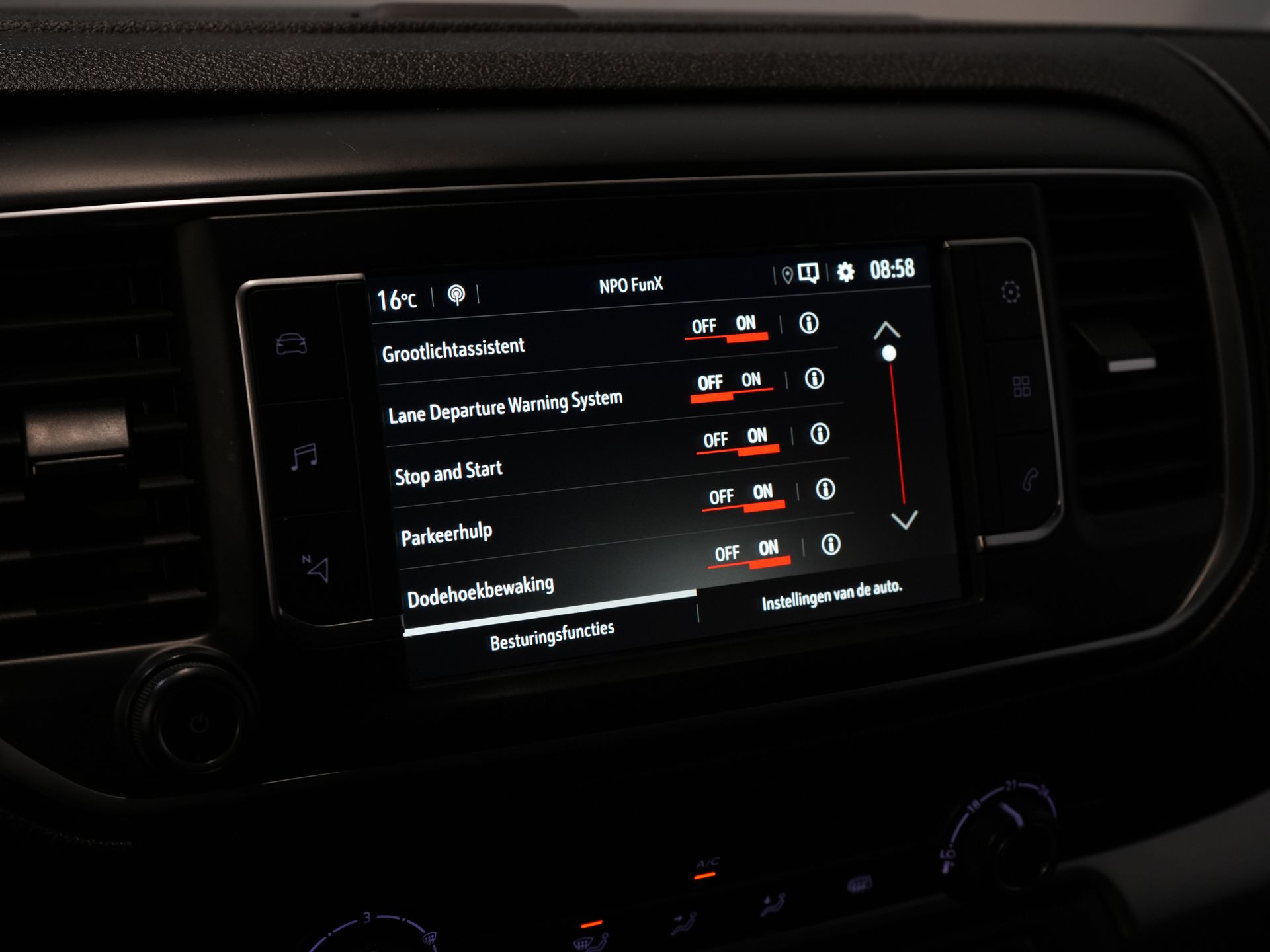 Opel Vivaro Bestelbus 2.0 HDi 145 pk Aut. L2 Dealer Onderhouden/ 2.3t Trekverm./ Stoelverw./ Carplay/ Camera/ PDC/ LMV/ Cruise/ Airco 23