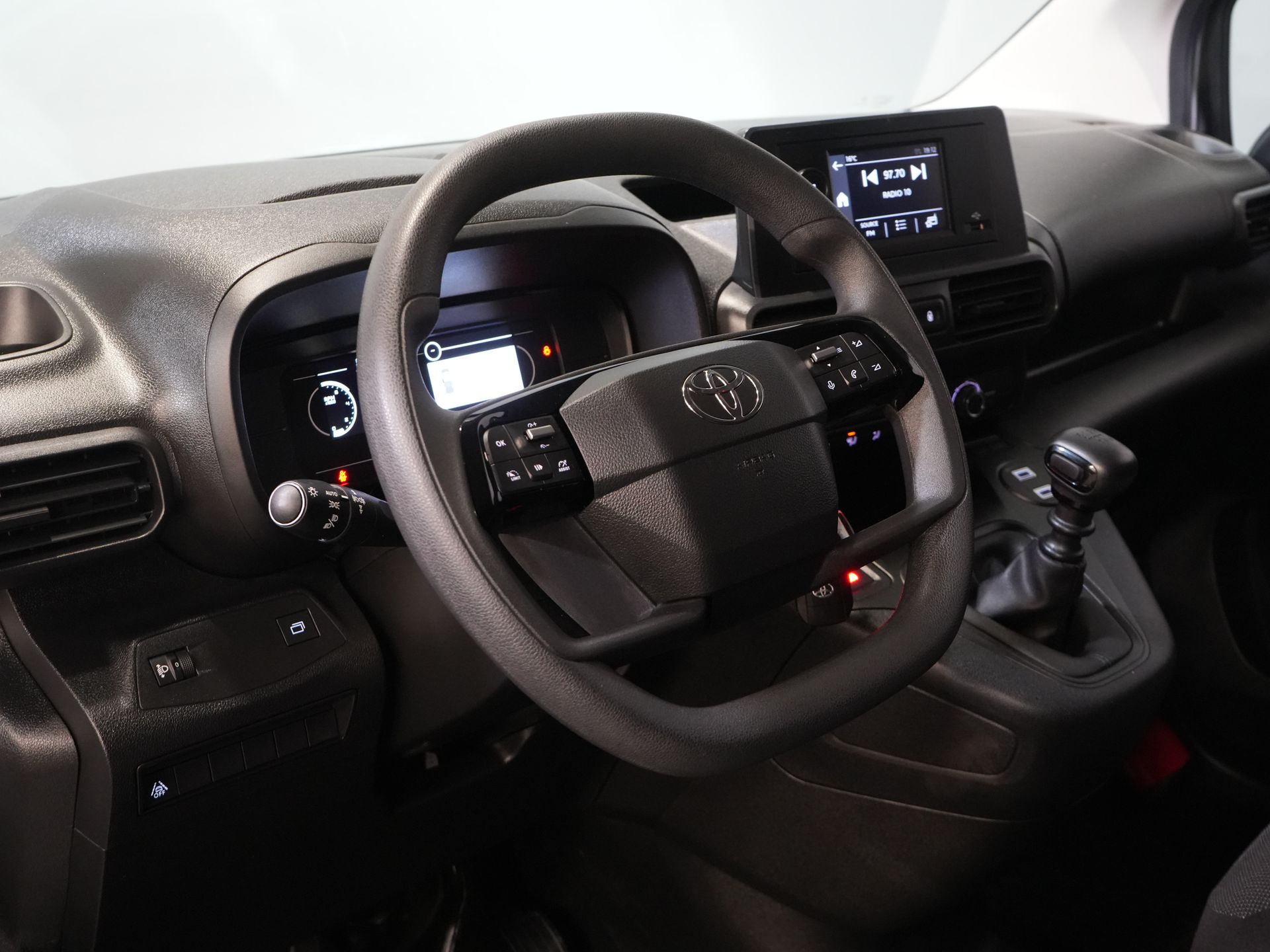 Toyota PROACE CITY Bestelbus 1.5 L2 LED/ Virtual Cockpit/ 3 Pers./ Airco/ Cruise/ PDC/ DAB 13