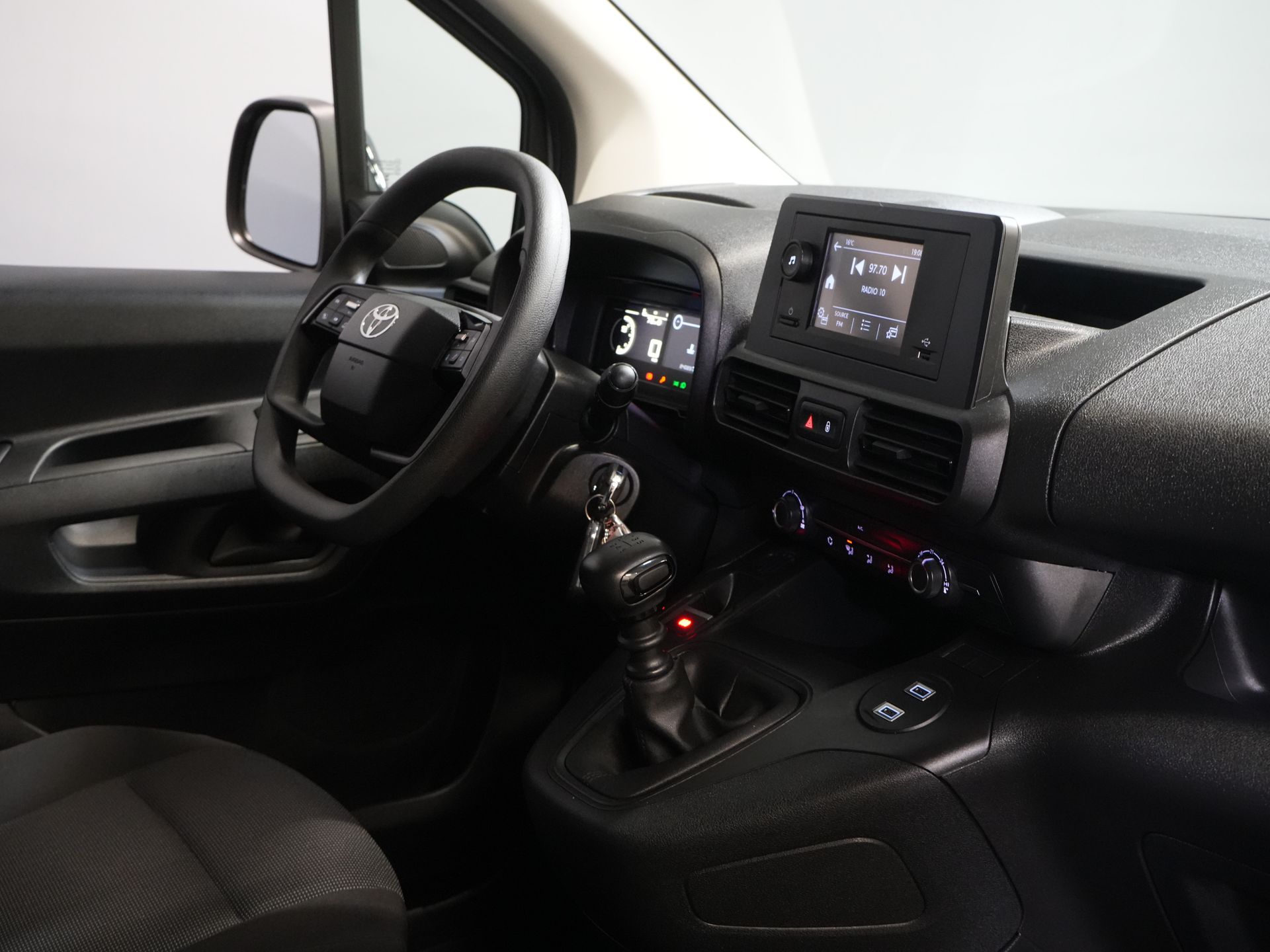 Toyota PROACE CITY Bestelbus 1.5 L2 LED/ Virtual Cockpit/ 3 Pers./ Airco/ Cruise/ PDC/ DAB 2