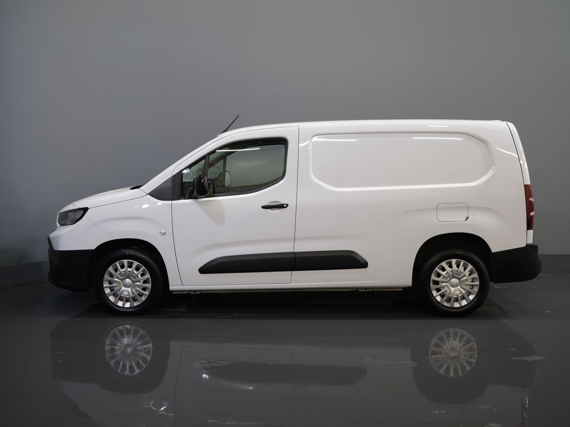 Toyota PROACE CITY Bestelbus 1.5 L2 LED/ Virtual Cockpit/ 3 Pers./ Airco/ Cruise/ PDC/ DAB 9