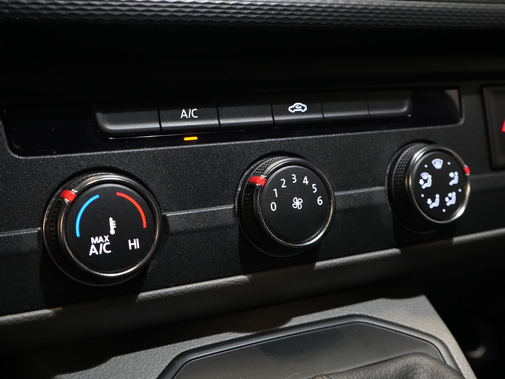 Volkswagen Transporter Bestelbus 2.0 TDI 150 pk DSG Aut. L2 LED/ Adapt.Cruise/ Carplay/ 2.5t Trekverm./ Airco/ Camera/ PDC 19