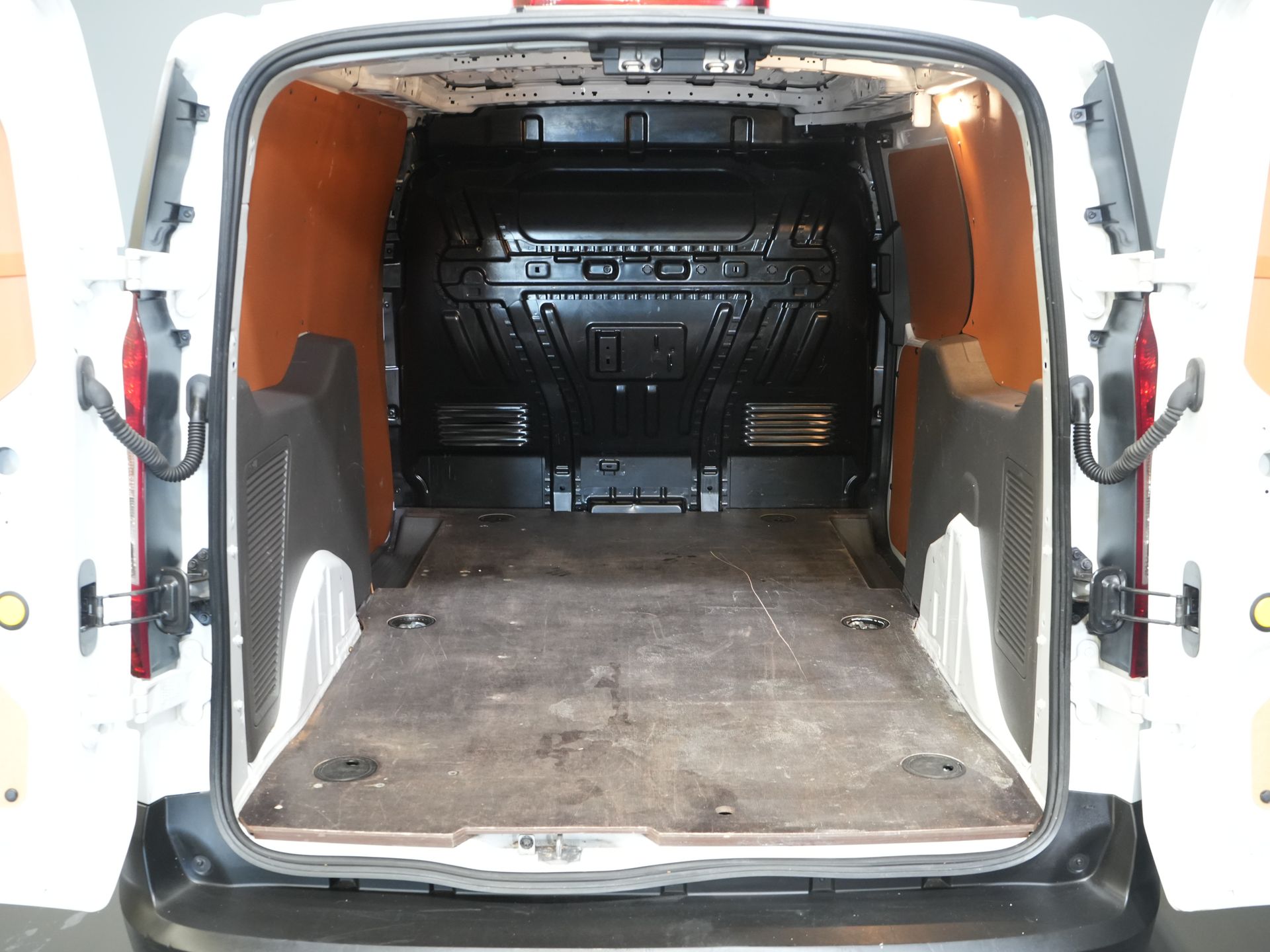 Ford Transit Connect Bestelbus 1.0 100 pk L2 BENZINE NL Auto/ 3 Pers./ Trekhaak/ DAB/ Cruise/ Airco 14