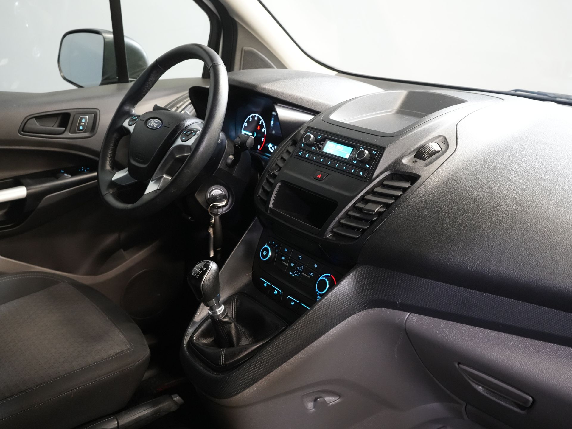 Ford Transit Connect Bestelbus 1.0 100 pk L2 BENZINE NL Auto/ 3 Pers./ Trekhaak/ DAB/ Cruise/ Airco 2