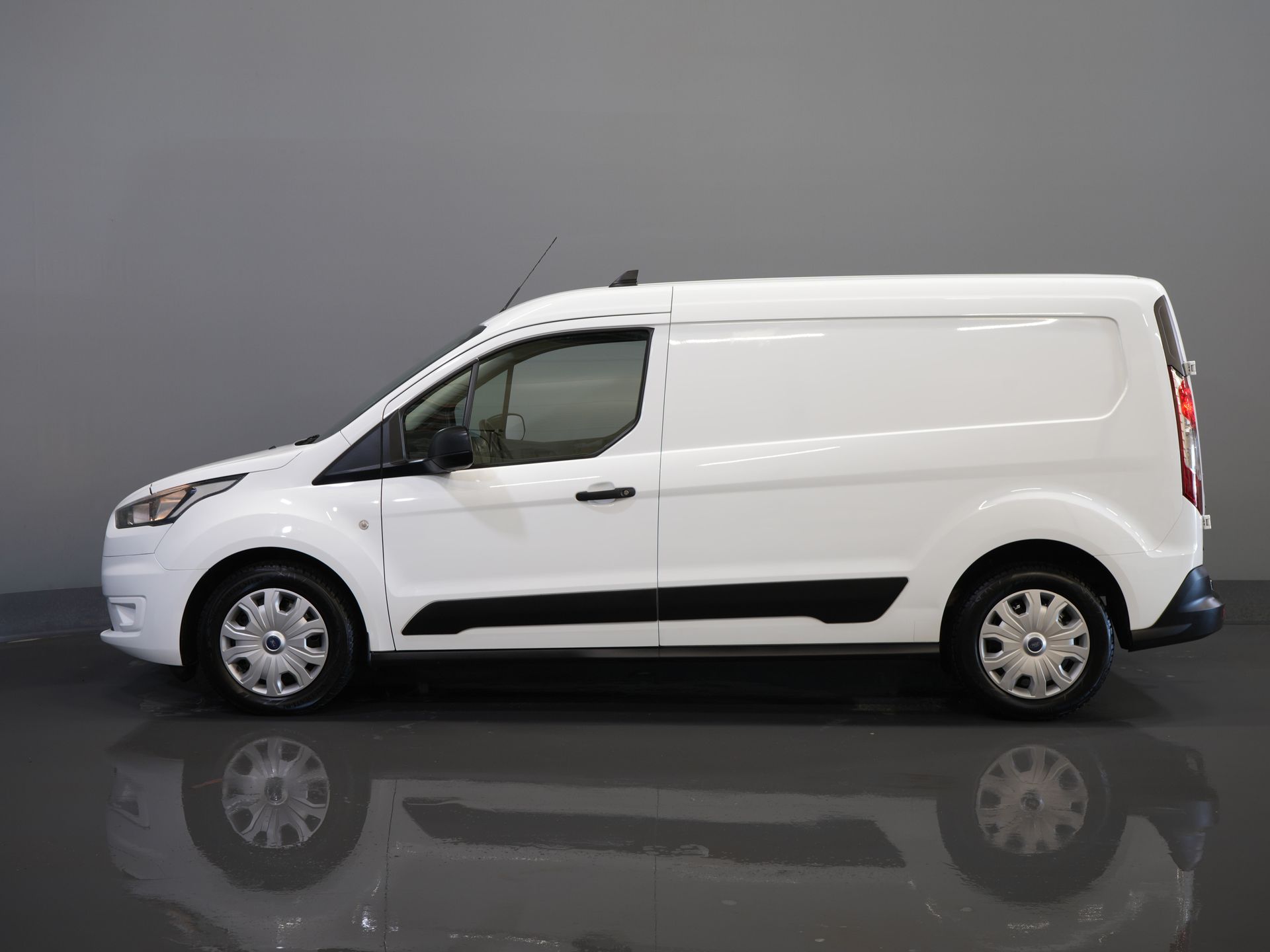 Ford Transit Connect Bestelbus 1.0 100 pk L2 BENZINE NL Auto/ 3 Pers./ Trekhaak/ DAB/ Cruise/ Airco 9
