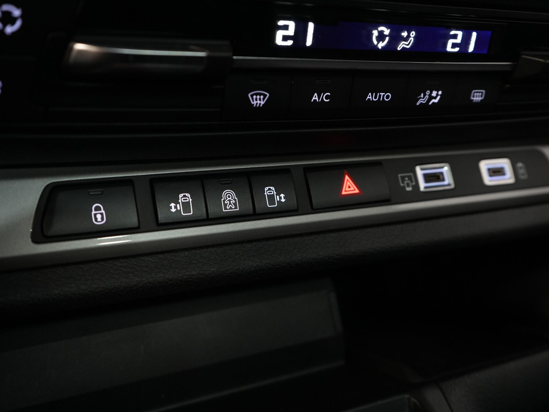 Peugeot e-Traveller Personenvervoer L3 75kWh 348 km WLTP LED/ Snellader/ Pano/ 8 pers./ Adapt.Cruise/ Leder/ 2x Elek.Schuif/ Elek.stoelen/ Massage stoelen/ Stoelver 27