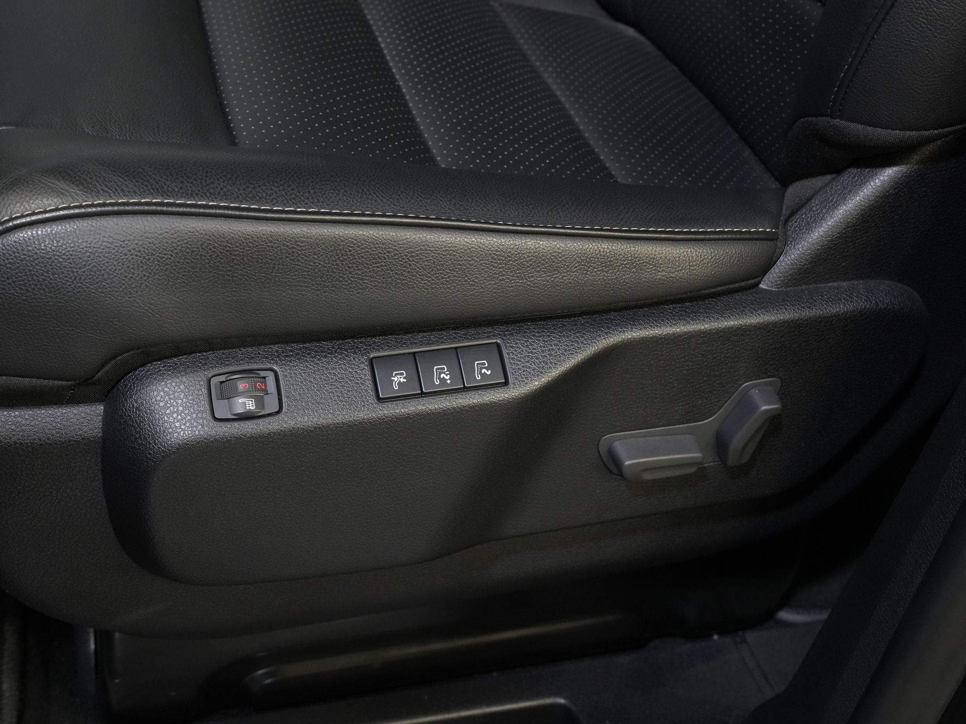 Peugeot e-Traveller Personenvervoer L3 75kWh 348 km WLTP LED/ Snellader/ Pano/ 8 pers./ Adapt.Cruise/ Leder/ 2x Elek.Schuif/ Elek.stoelen/ Massage stoelen/ Stoelver 36