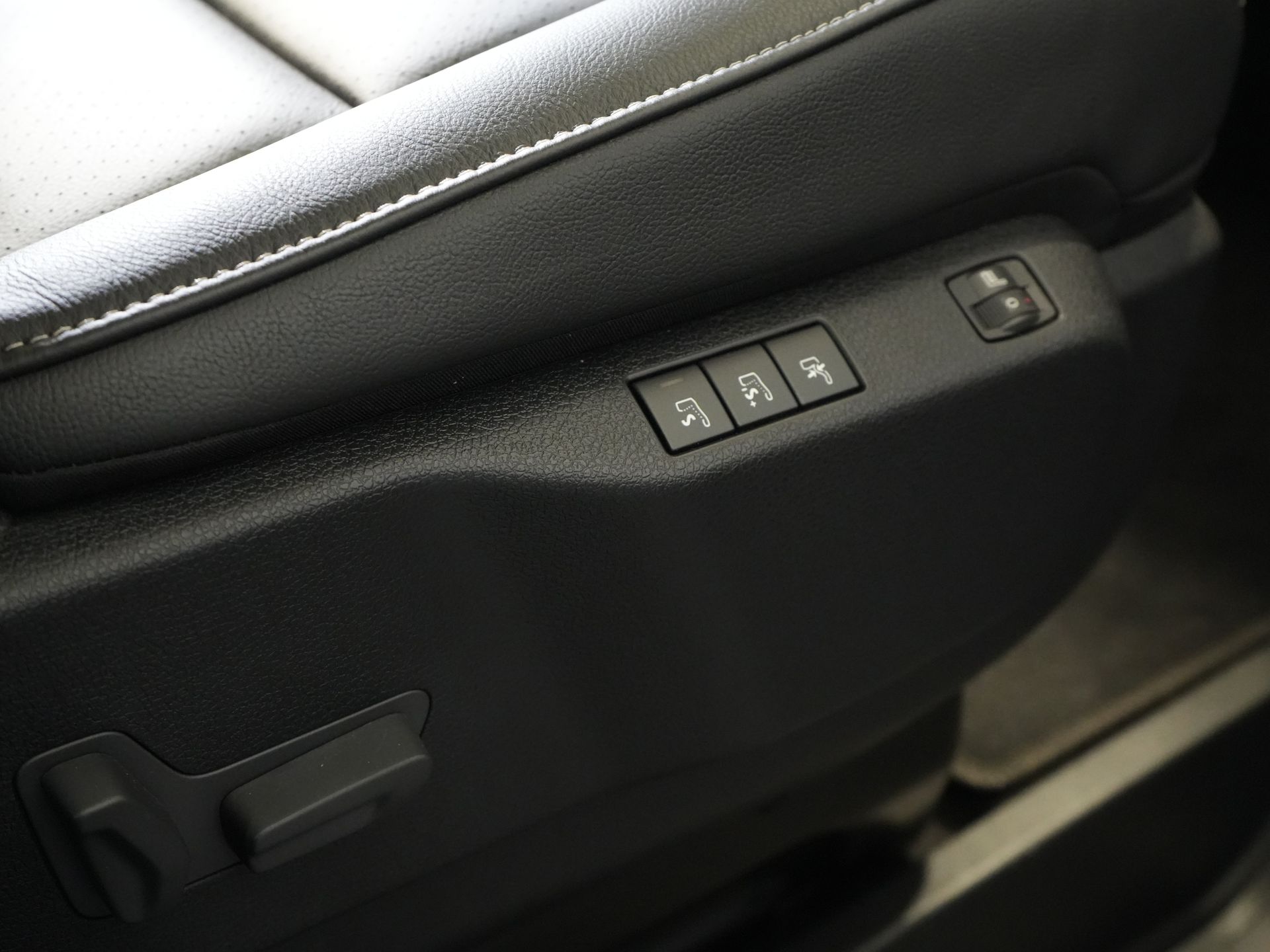 Peugeot e-Traveller Personenvervoer L3 75kWh 348 km WLTP LED/ Snellader/ Pano/ 8 pers./ Adapt.Cruise/ Leder/ 2x Elek.Schuif/ Elek.stoelen/ Massage stoelen/ Stoelver 37