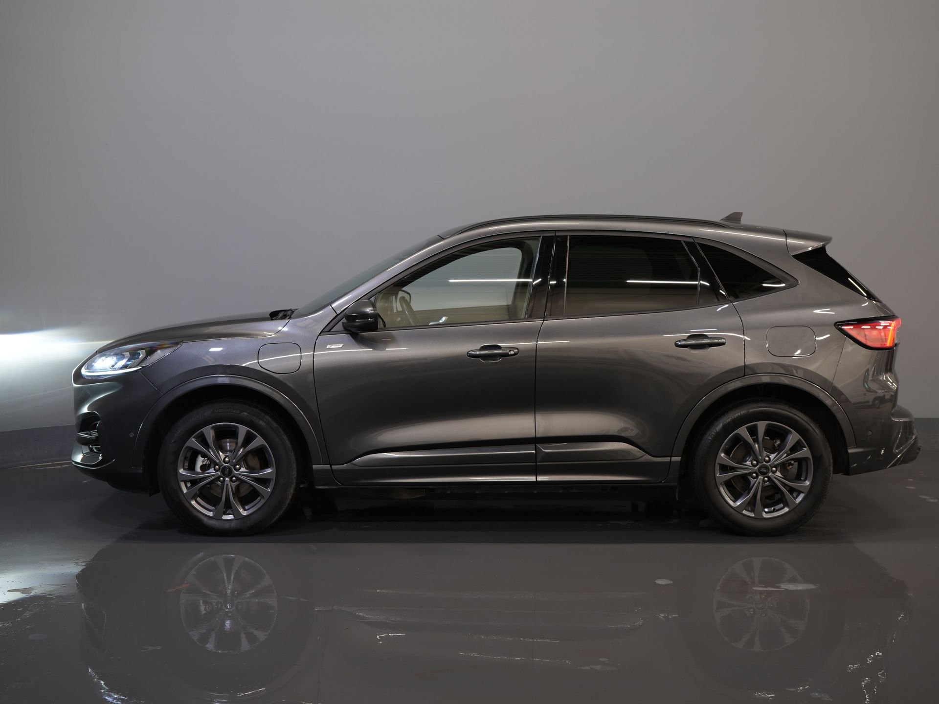 Ford Kuga SUV 2.5 PHEV 225 pk ST-Line LED/ Head-Up/ Adapt.cruise/ Standkachel/ Keyless/ Elek.klep/ Stoelverw/ Stuurverw./ Carplay/ Navi/ Clima 9