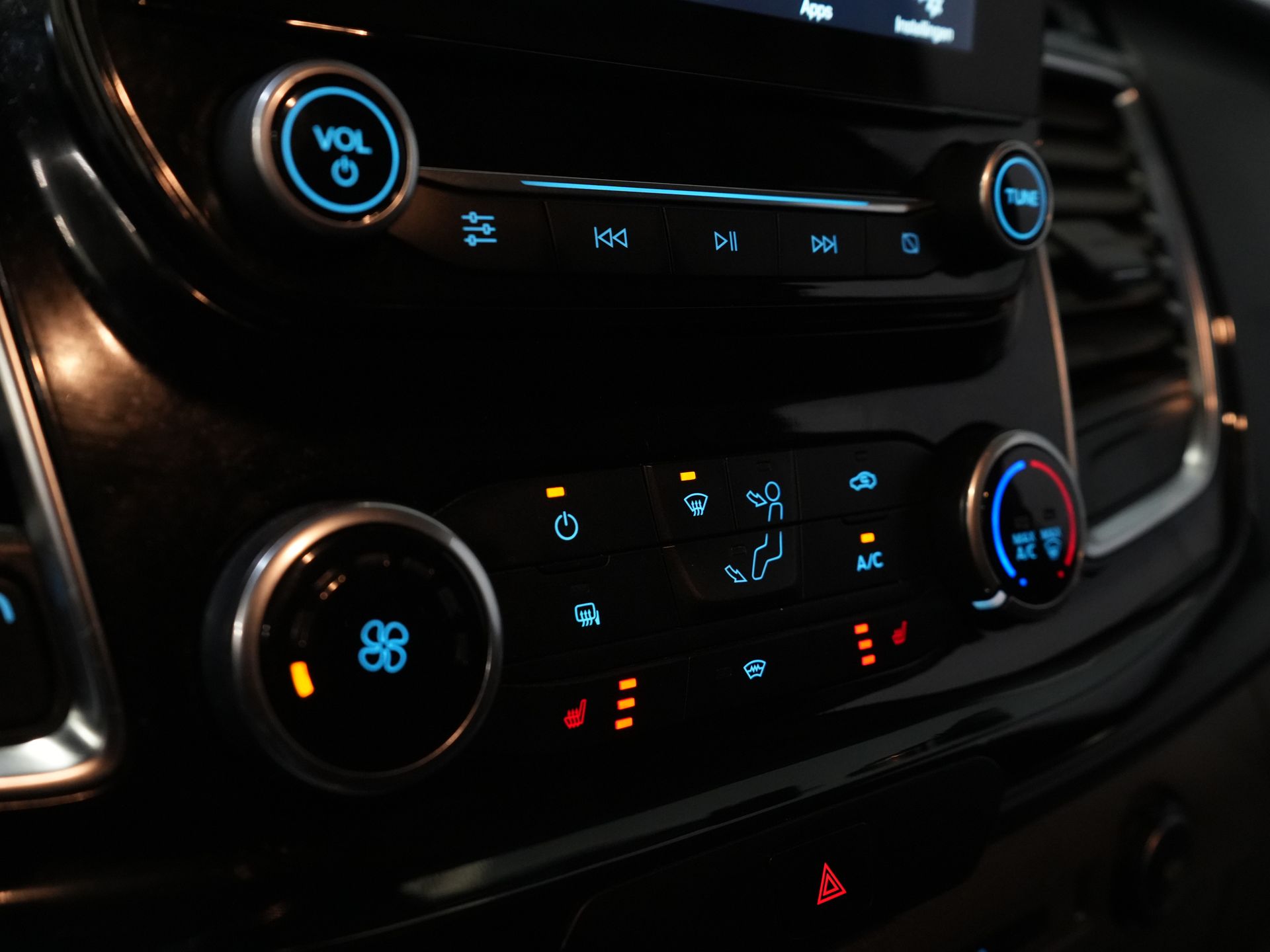 Ford Transit Custom Bestelbus Sport 2.0 TDCI Aut. 170 pk L2 DB-Riem VV/ Carplay/ Alarm III/ Stoelverw./ Navi/ Airco/ Camera/ Cruise/ PDC/ Trekhaak 21