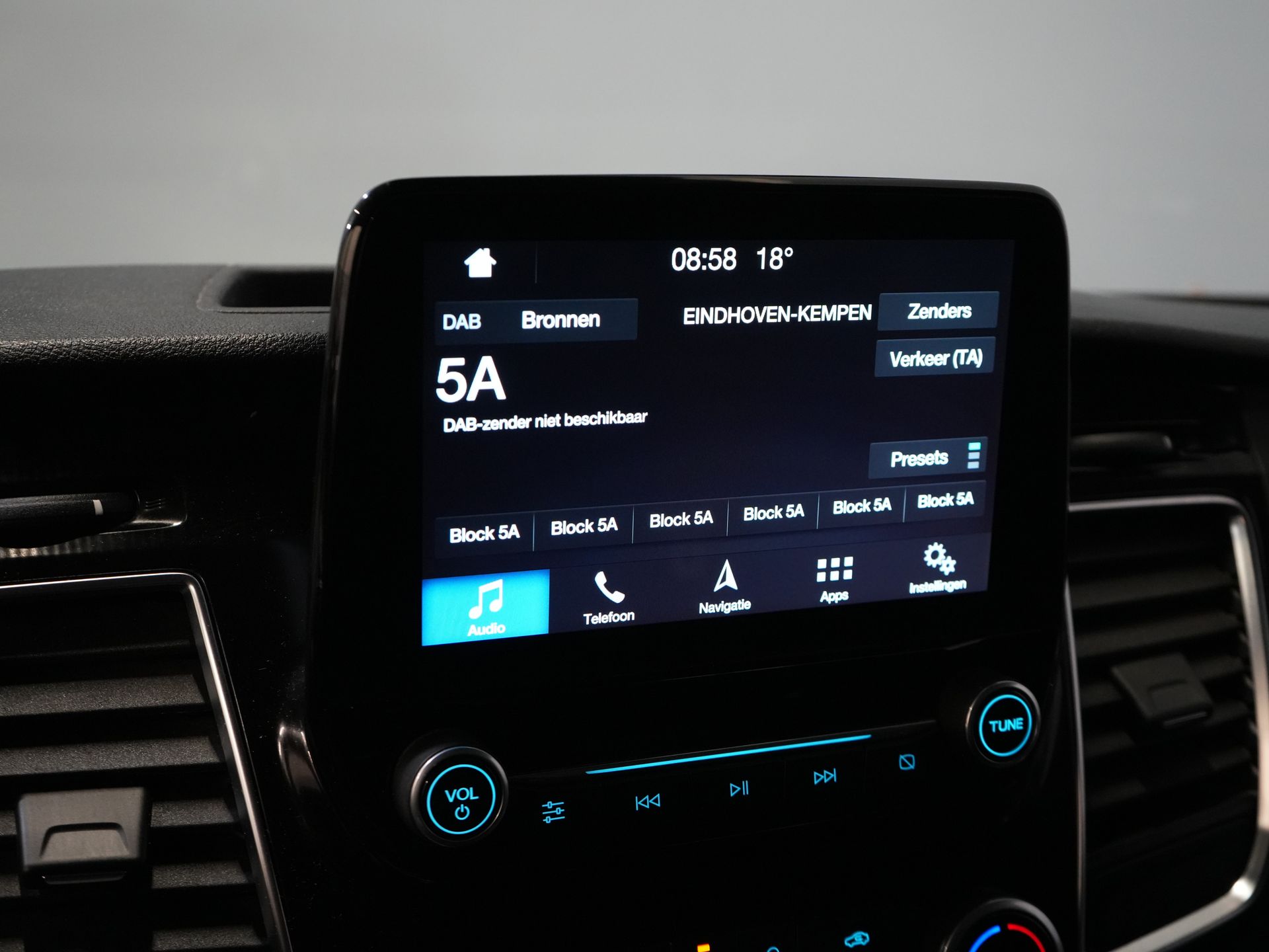 Ford Transit Custom Bestelbus Sport 2.0 TDCI Aut. 170 pk L2 DB-Riem VV/ Carplay/ Alarm III/ Stoelverw./ Navi/ Airco/ Camera/ Cruise/ PDC/ Trekhaak 22