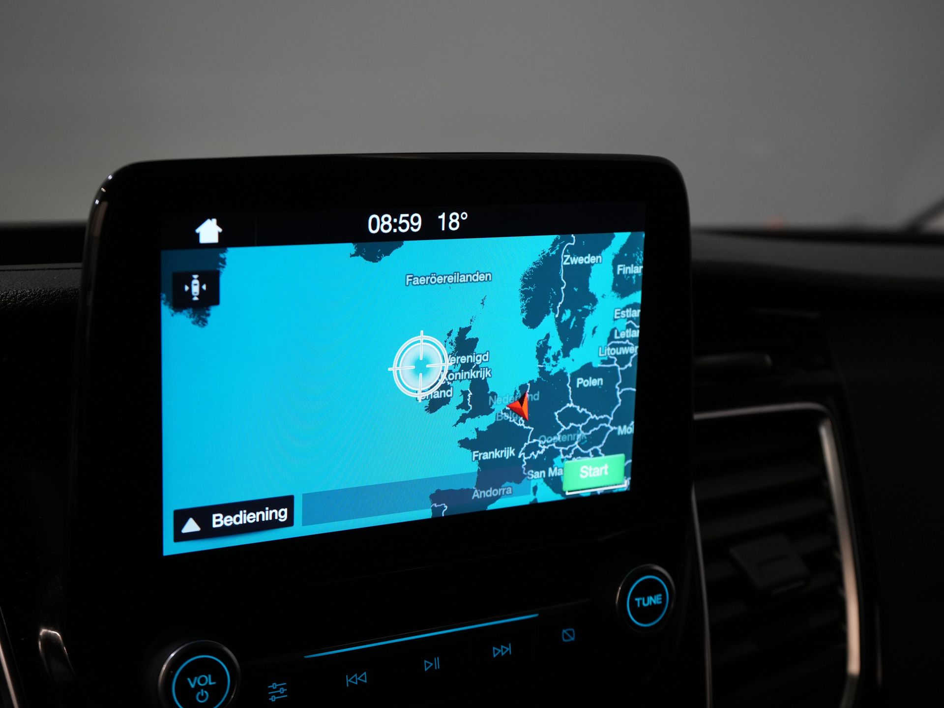 Ford Transit Custom Bestelbus Sport 2.0 TDCI Aut. 170 pk L2 DB-Riem VV/ Carplay/ Alarm III/ Stoelverw./ Navi/ Airco/ Camera/ Cruise/ PDC/ Trekhaak 23