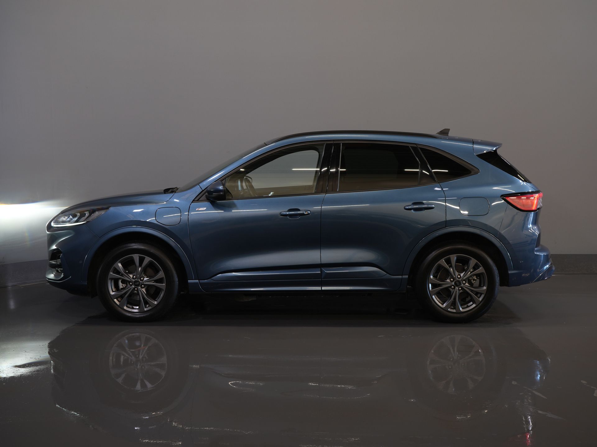 Ford Kuga SUV 2.5 PHEV 225 pk ST-Line LED/ Head-Up/ Adapt.cruise/ Standkachel/ Keyless/ Elek.klep/ Stoelverw/ Stuurverw./ Carplay/ Navi/ Clima 9