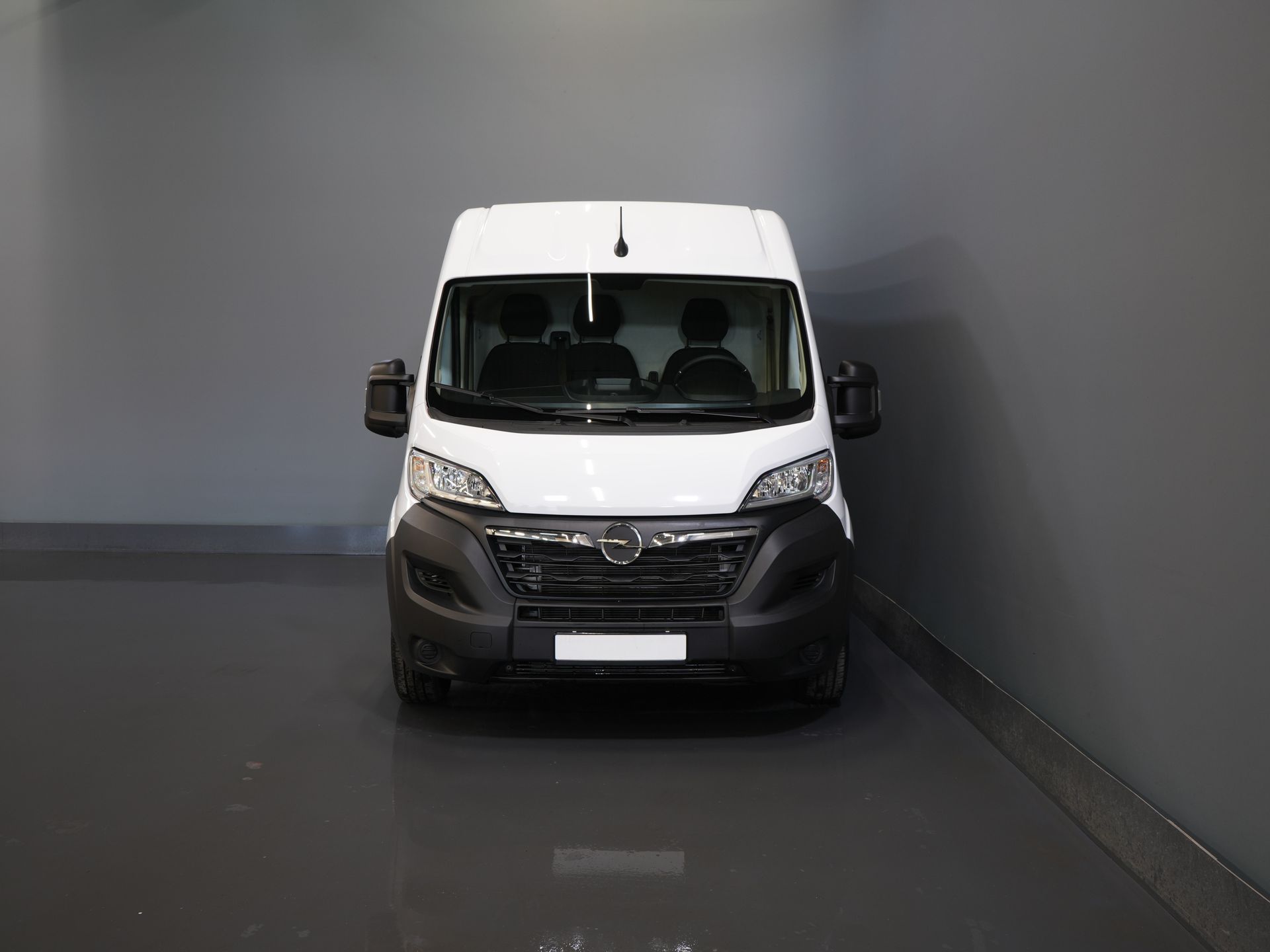 Peugeot Boxer Bestelbus (Opel Movano) 2.2 140 pk L2H2 Betimmering/ Carplay/ 270Gr.Deuren/ Climate/ Camera/ Cruise/ Navi/ PDC/ Cruise 6