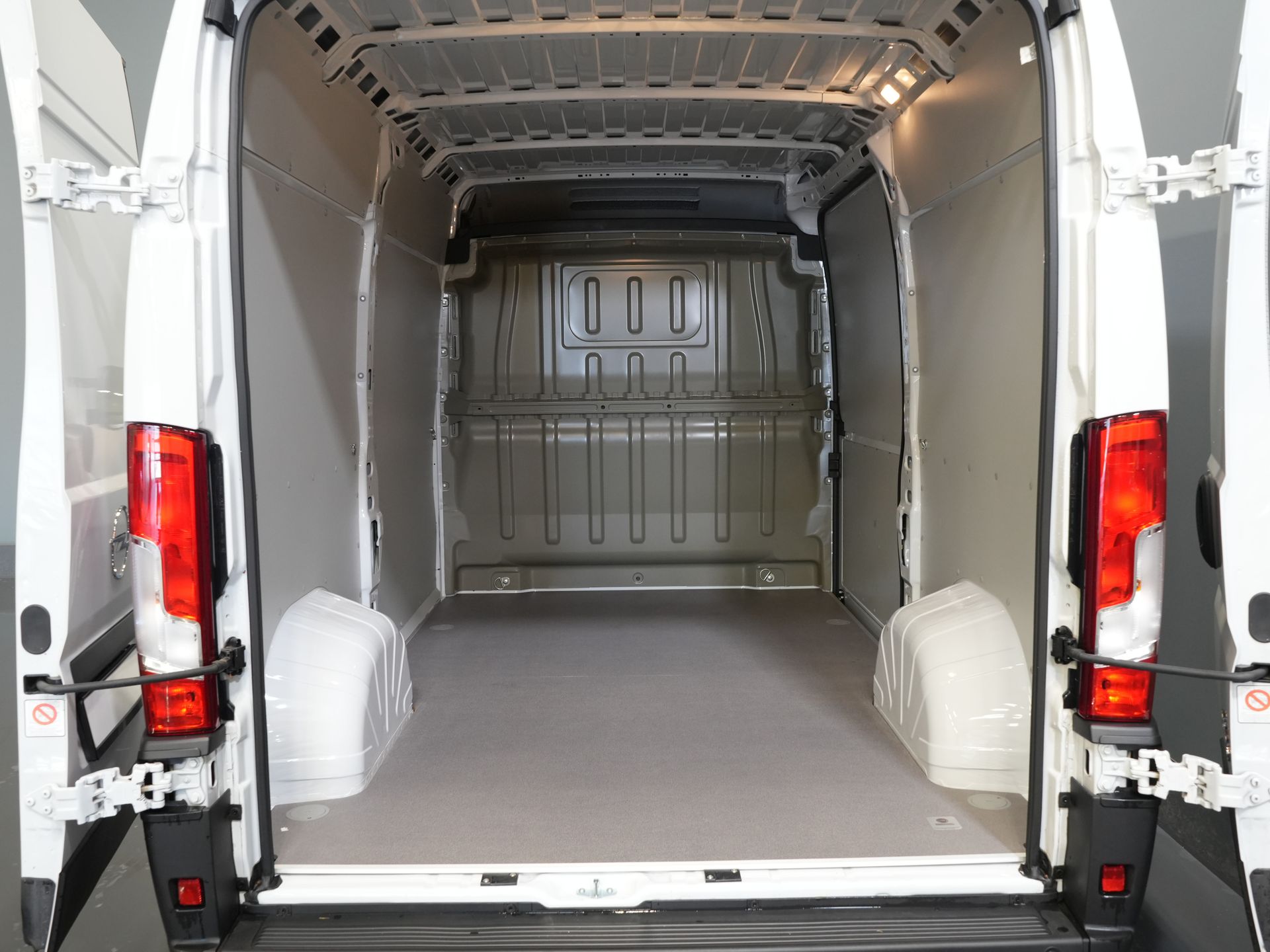 Citroën Jumper Bestelbus (Opel Movano) 2.2 140 pk L2H2 Betimmering/ Carplay/ 270Gr.Deuren/ Climate/ Camera/ Cruise/ Navi/ PDC/ Cruise 14