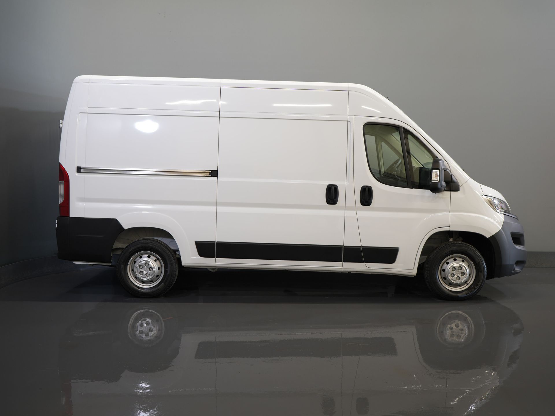 Fiat Ducato Bestelbus (Opel Movano) 2.2 140 pk L2H2 Betimmering/ Carplay/ 270Gr.Deuren/ Climate/ Camera/ Cruise/ Navi/ PDC/ Cruise 10